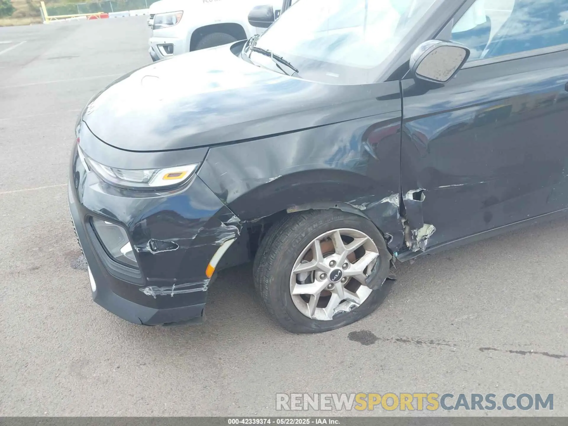 6 Photograph of a damaged car KNDJ23AU9N7171832 KIA SOUL 2022