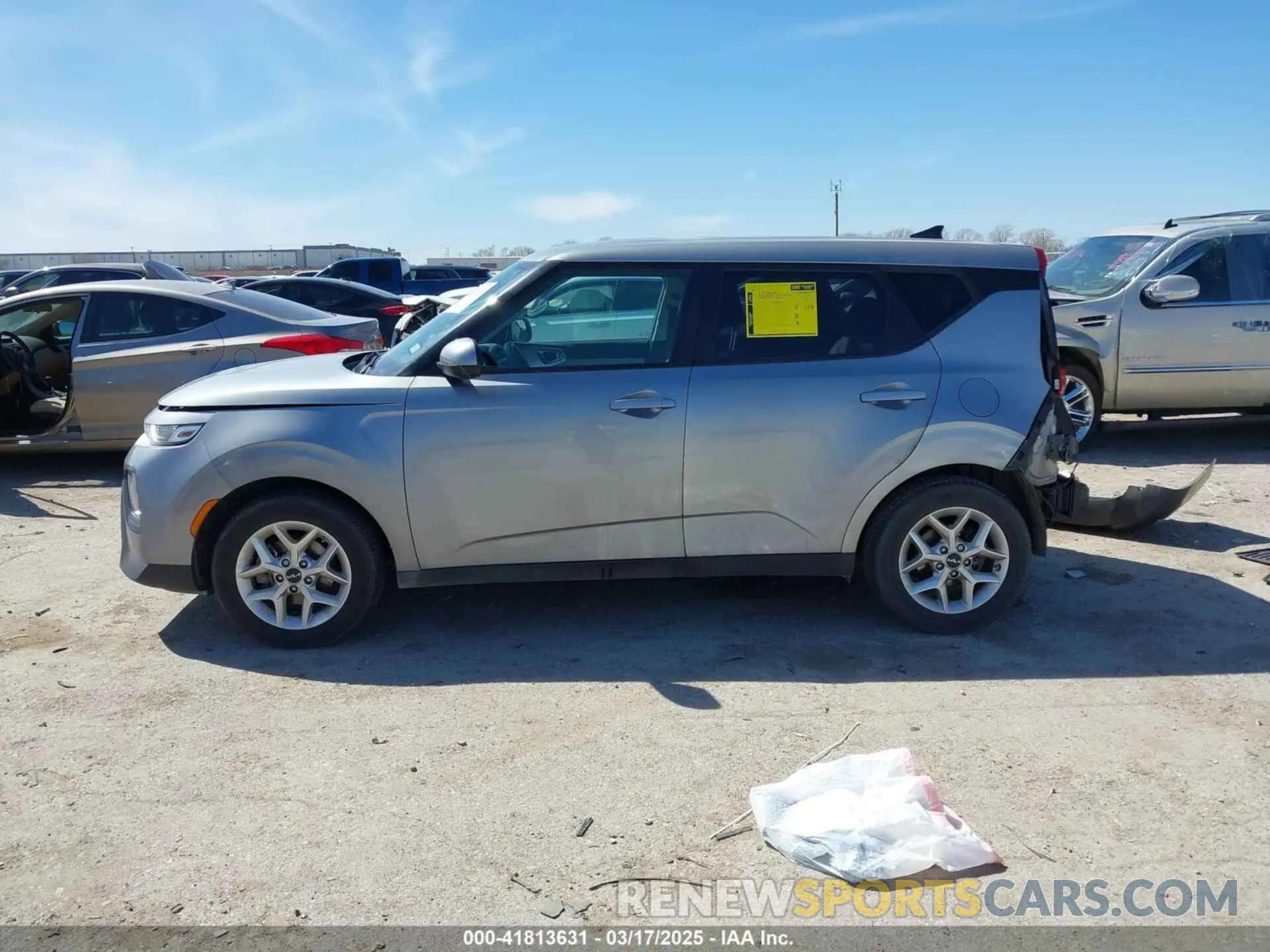 15 Photograph of a damaged car KNDJ23AU9N7823431 KIA SOUL 2022