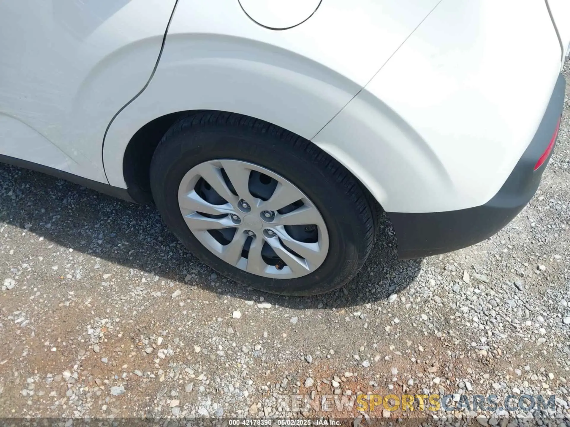 12 Photograph of a damaged car KNDJ23AU9N7830492 KIA SOUL 2022