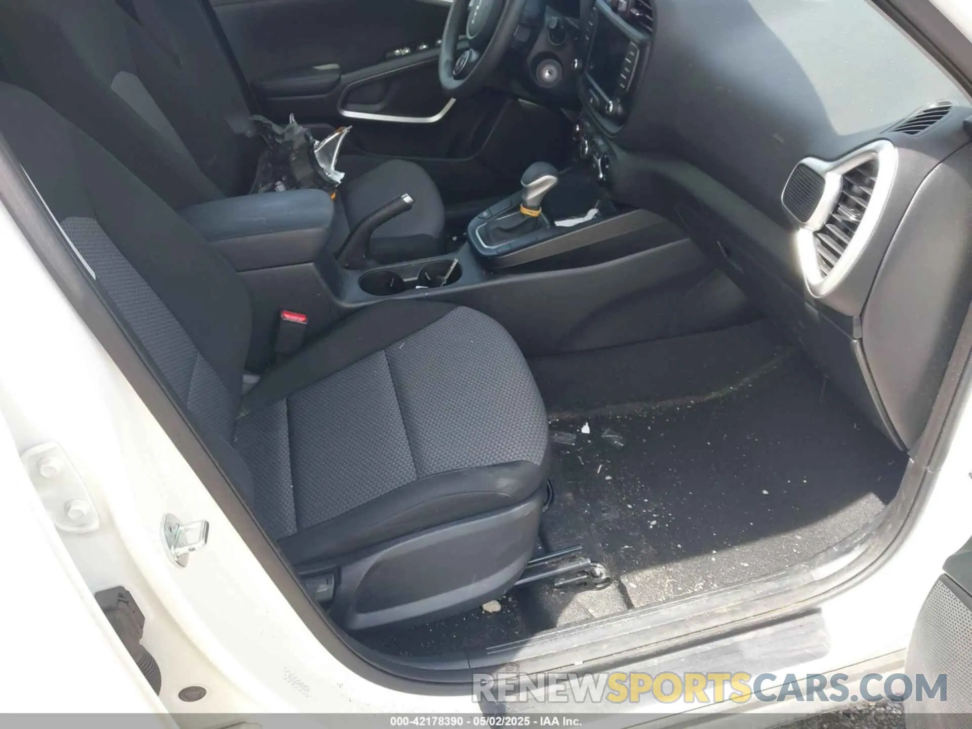 5 Photograph of a damaged car KNDJ23AU9N7830492 KIA SOUL 2022