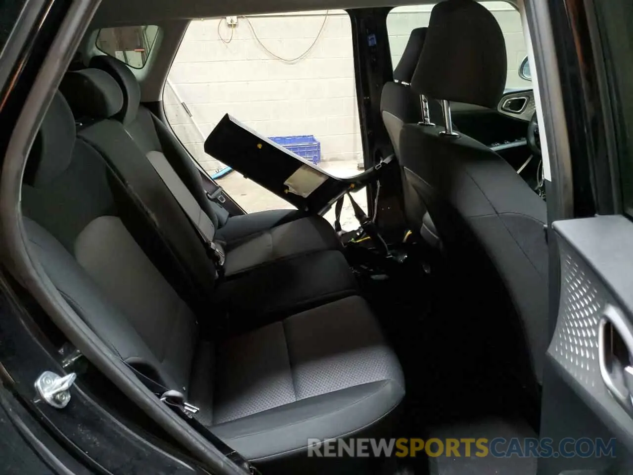 11 Photograph of a damaged car KNDJ23AUXN7162394 KIA SOUL 2022