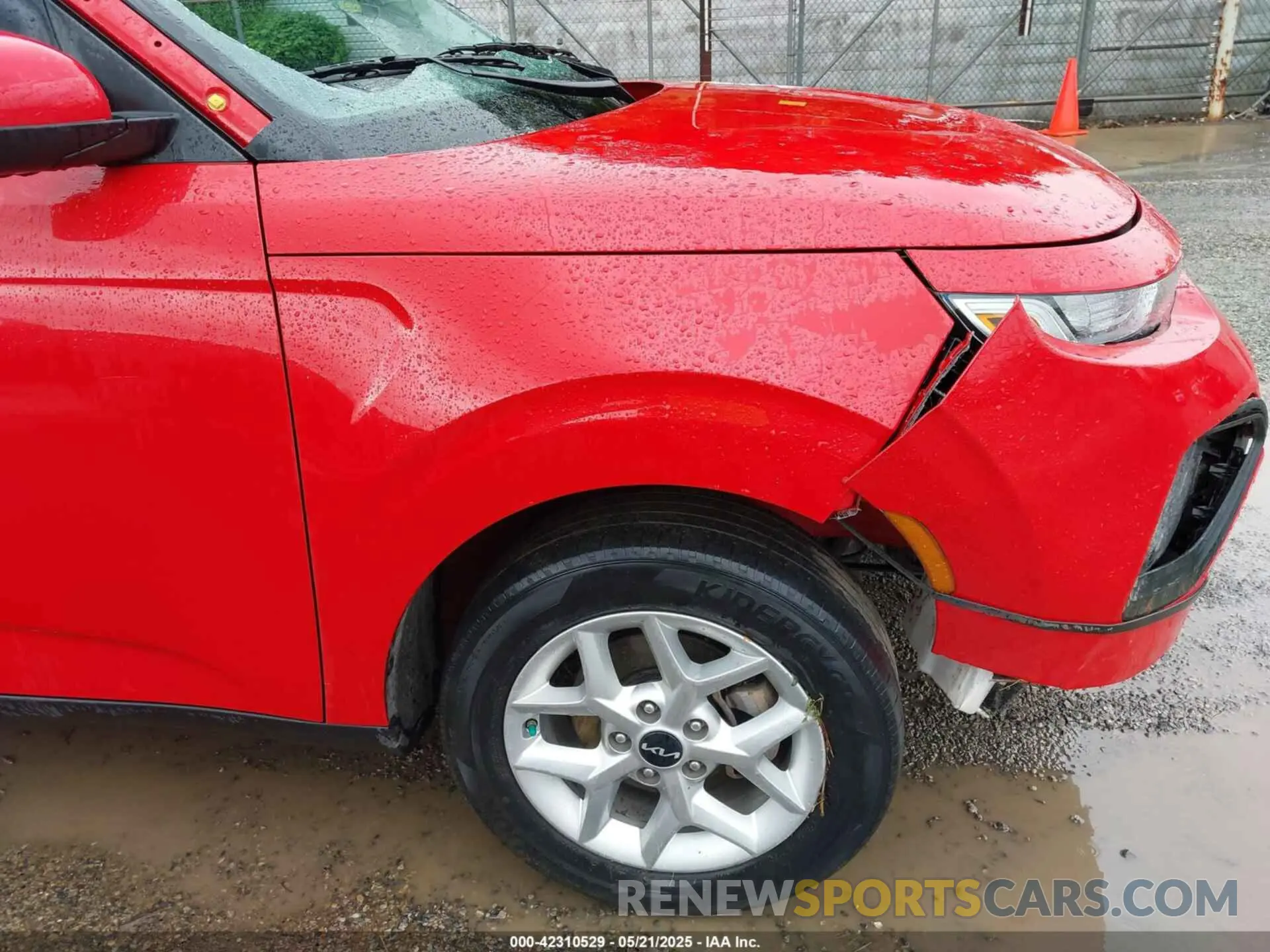 21 Photograph of a damaged car KNDJ23AUXN7180992 KIA SOUL 2022