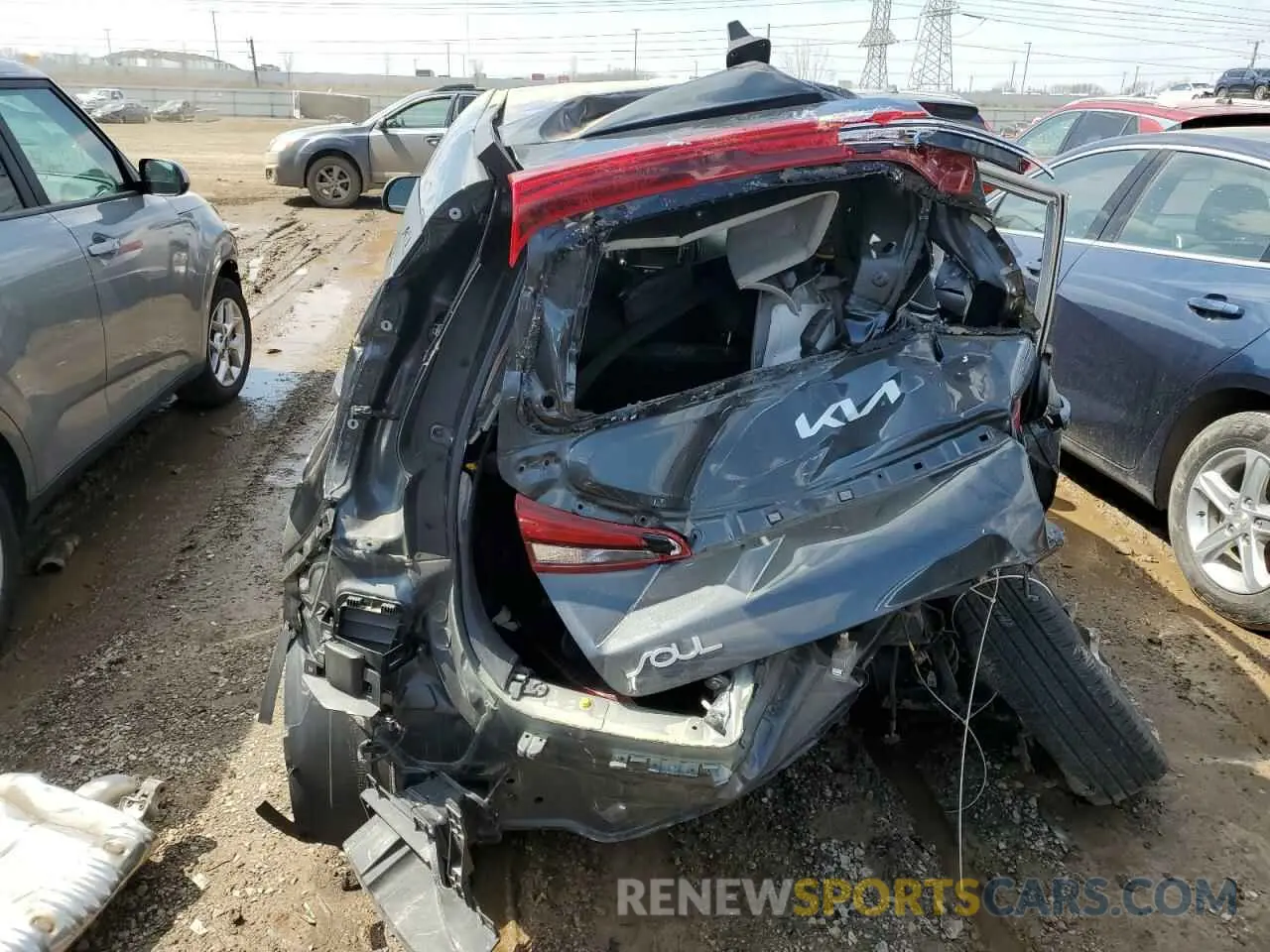 6 Photograph of a damaged car KNDJ23AUXN7832123 KIA SOUL 2022