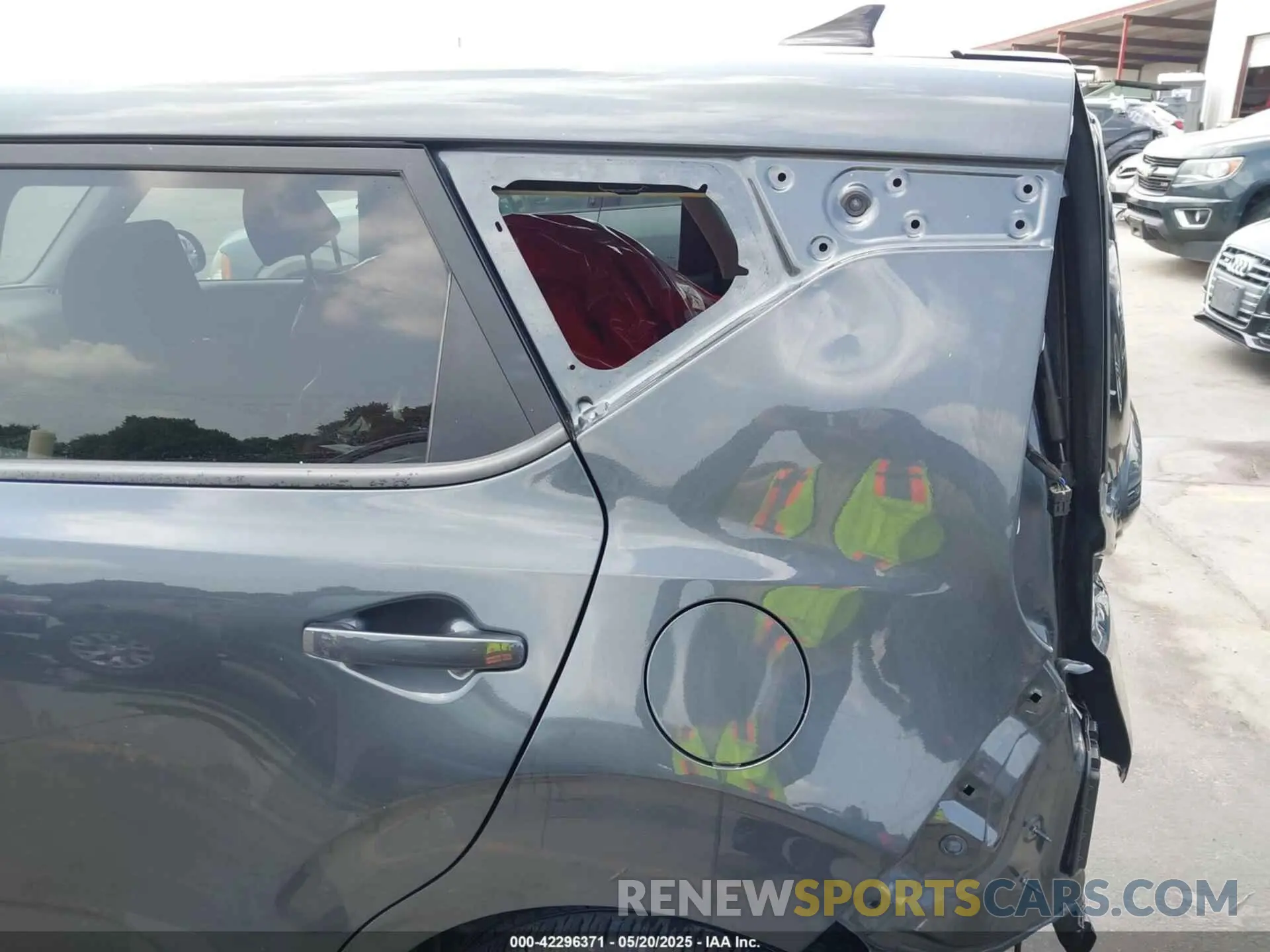 18 Photograph of a damaged car KNDJ23AUXN7837645 KIA SOUL 2022