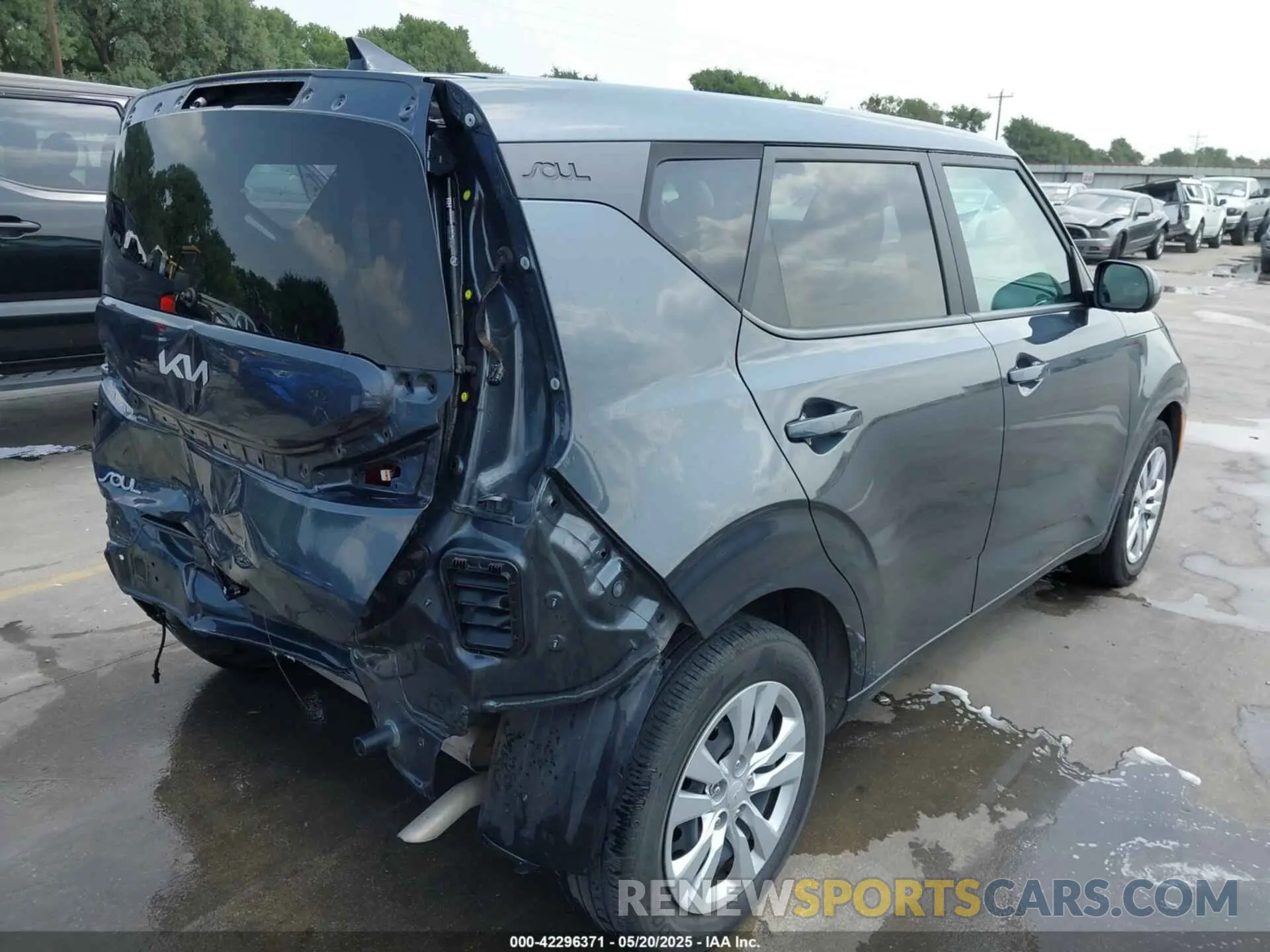 4 Photograph of a damaged car KNDJ23AUXN7837645 KIA SOUL 2022
