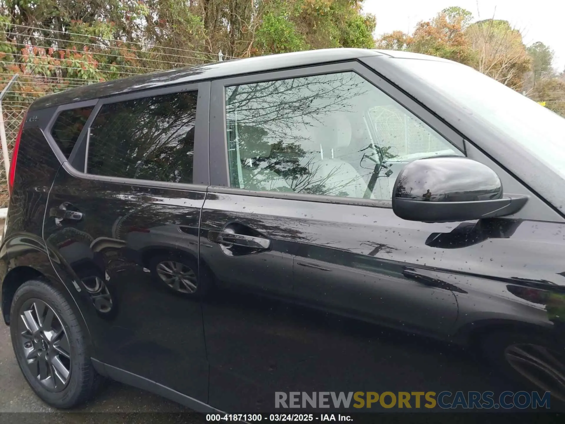 13 Photograph of a damaged car KNDJ33AU3N7798250 KIA SOUL 2022