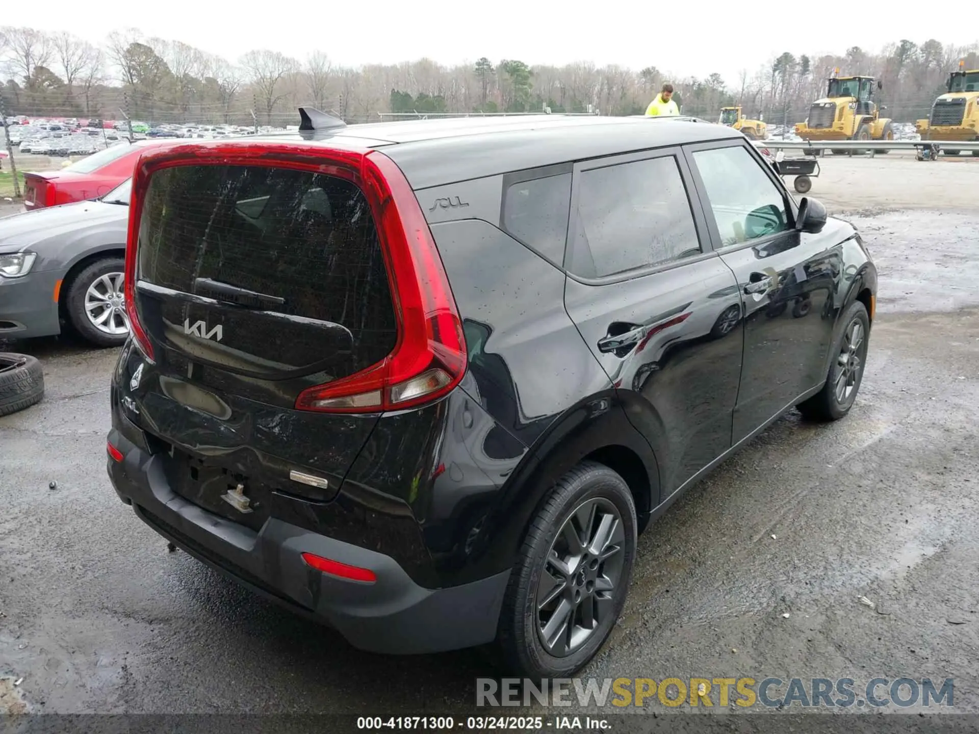 4 Photograph of a damaged car KNDJ33AU3N7798250 KIA SOUL 2022
