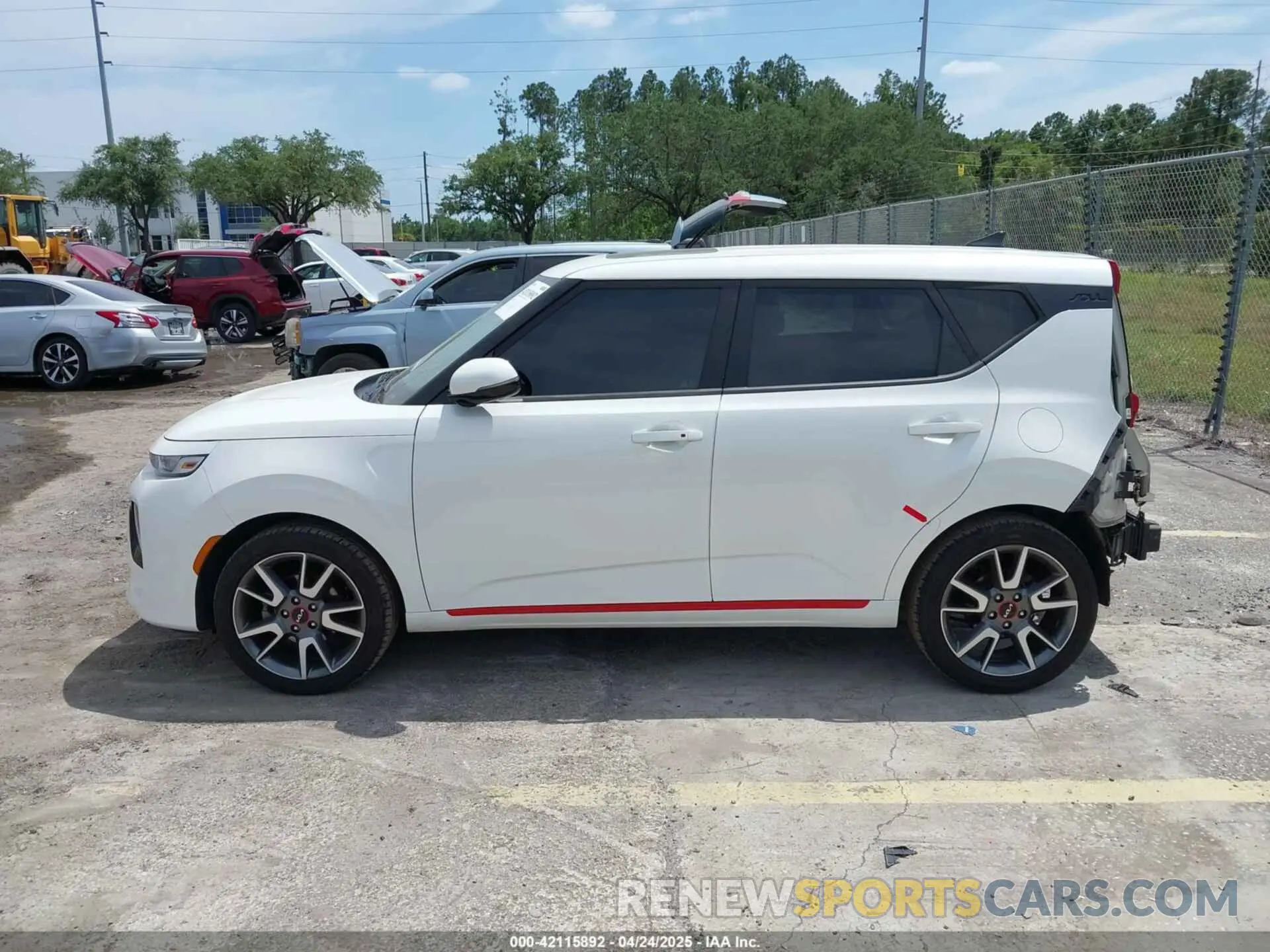 14 Photograph of a damaged car KNDJ63AU2N7166959 KIA SOUL 2022