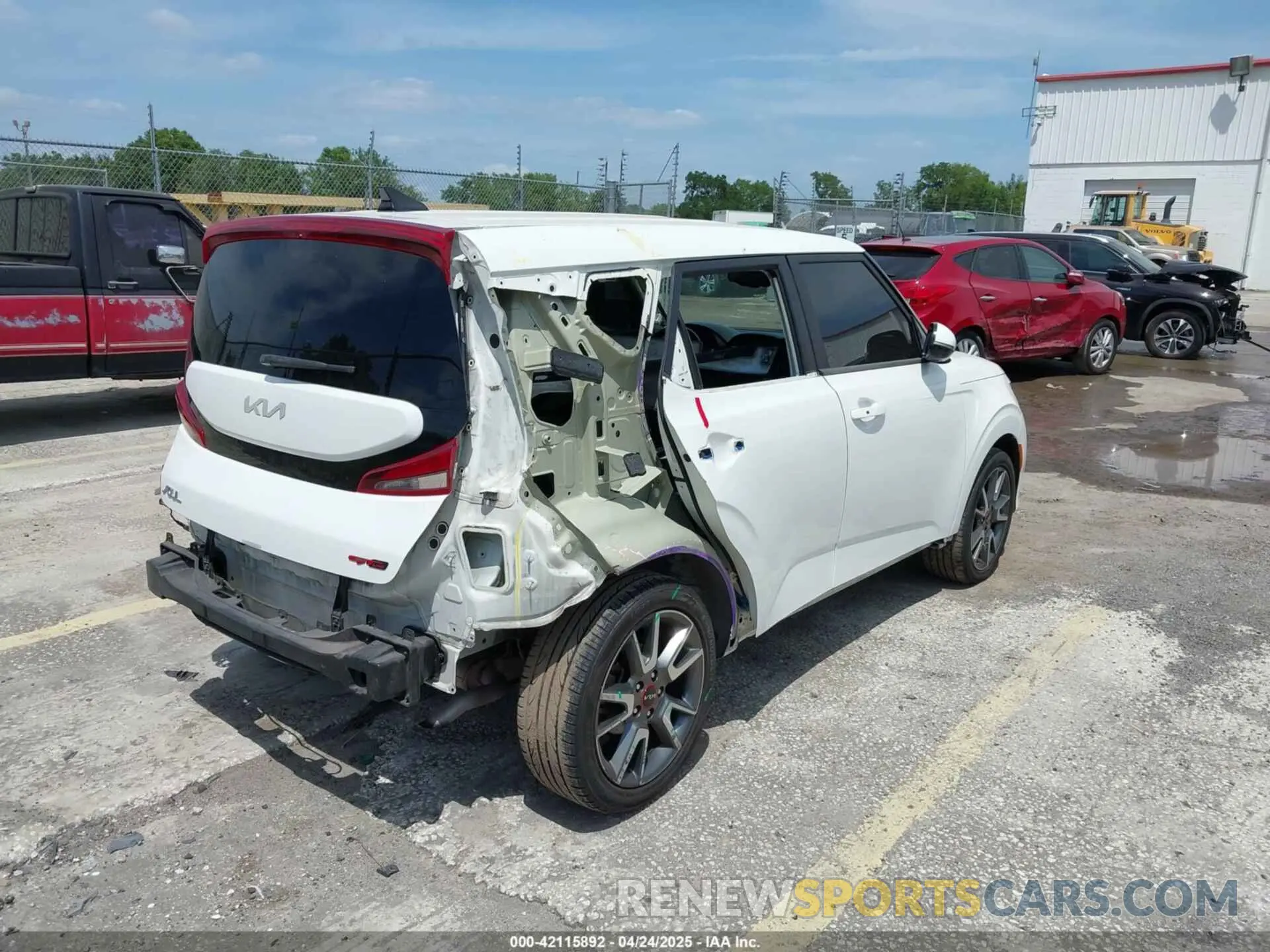 4 Photograph of a damaged car KNDJ63AU2N7166959 KIA SOUL 2022
