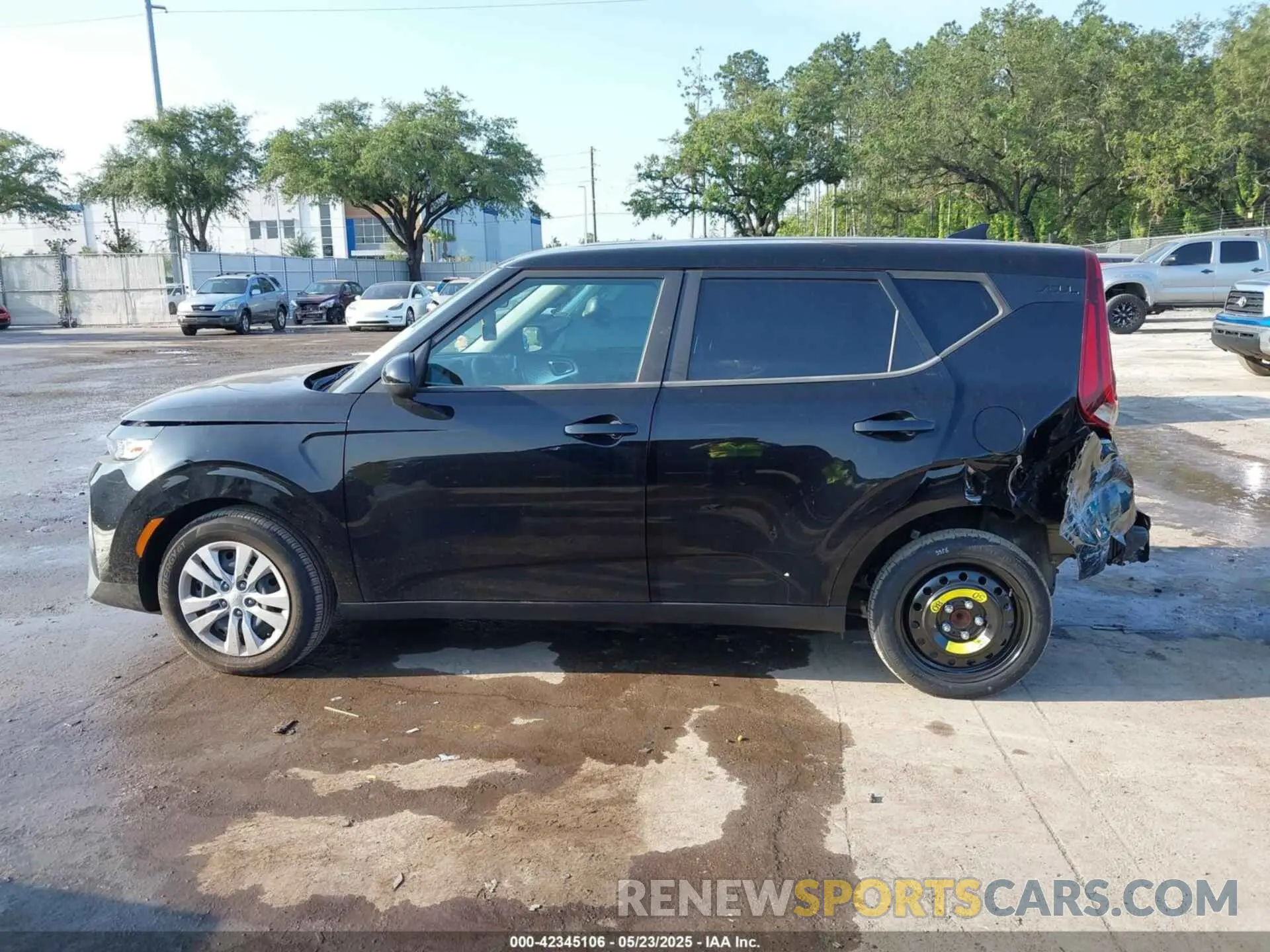 14 Photograph of a damaged car KNEJ23AUXN7171371 KIA SOUL 2022