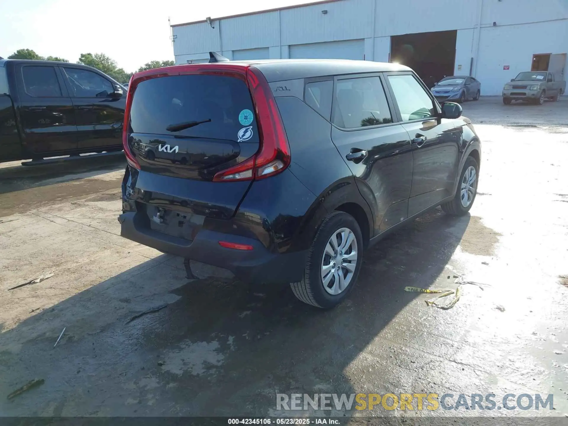 4 Photograph of a damaged car KNEJ23AUXN7171371 KIA SOUL 2022
