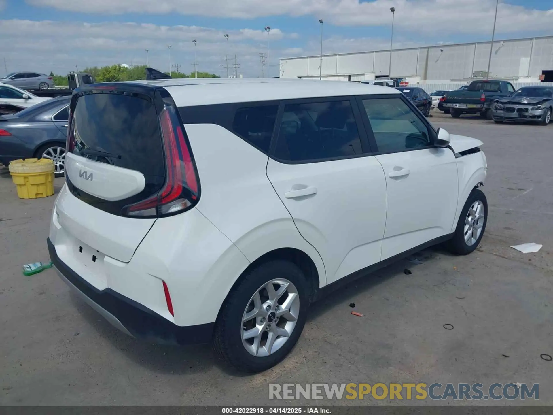 4 Photograph of a damaged car KNDJ23AU0P7861374 KIA SOUL 2023