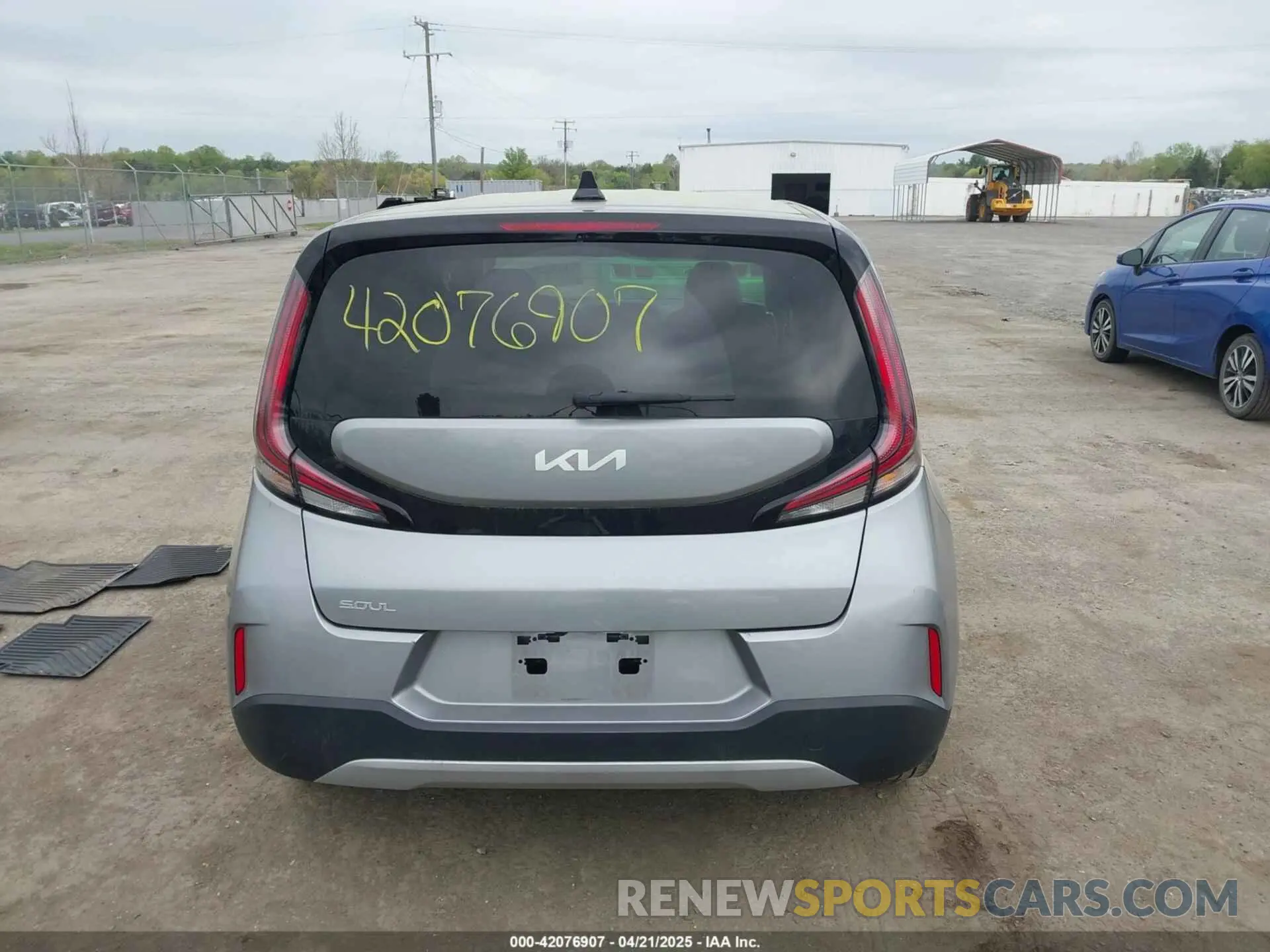 17 Photograph of a damaged car KNDJ23AU0P7862881 KIA SOUL 2023