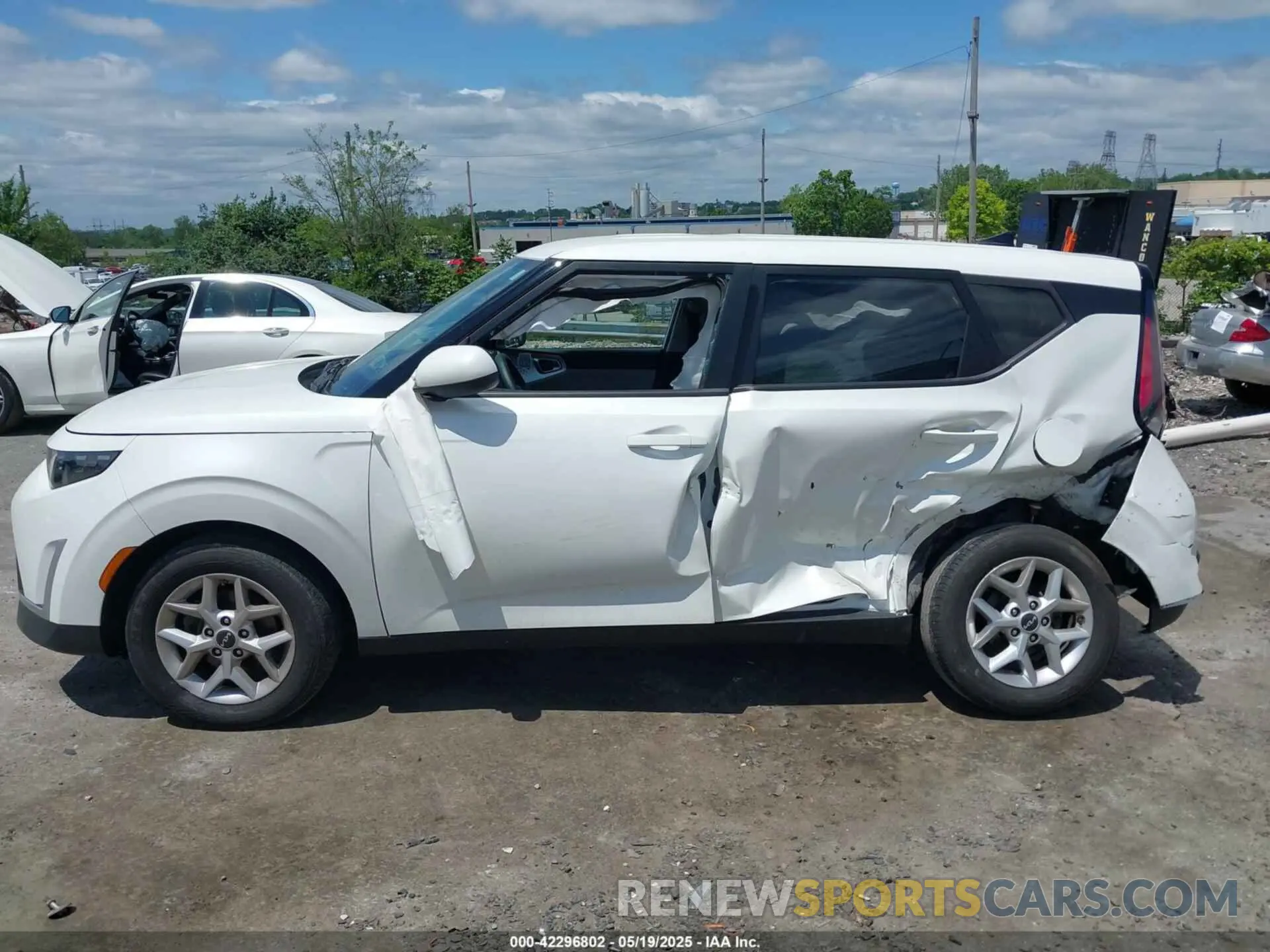 14 Photograph of a damaged car KNDJ23AU0P7864114 KIA SOUL 2023