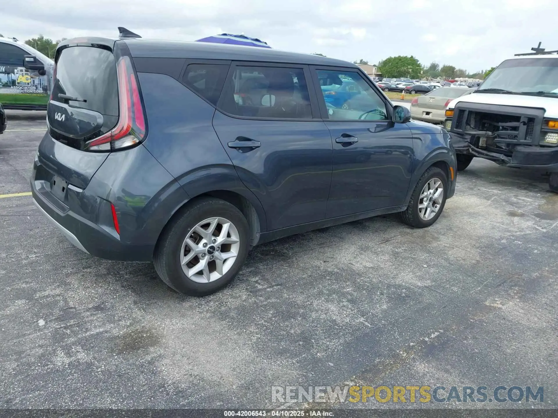 4 Photograph of a damaged car KNDJ23AU1P7878913 KIA SOUL 2023
