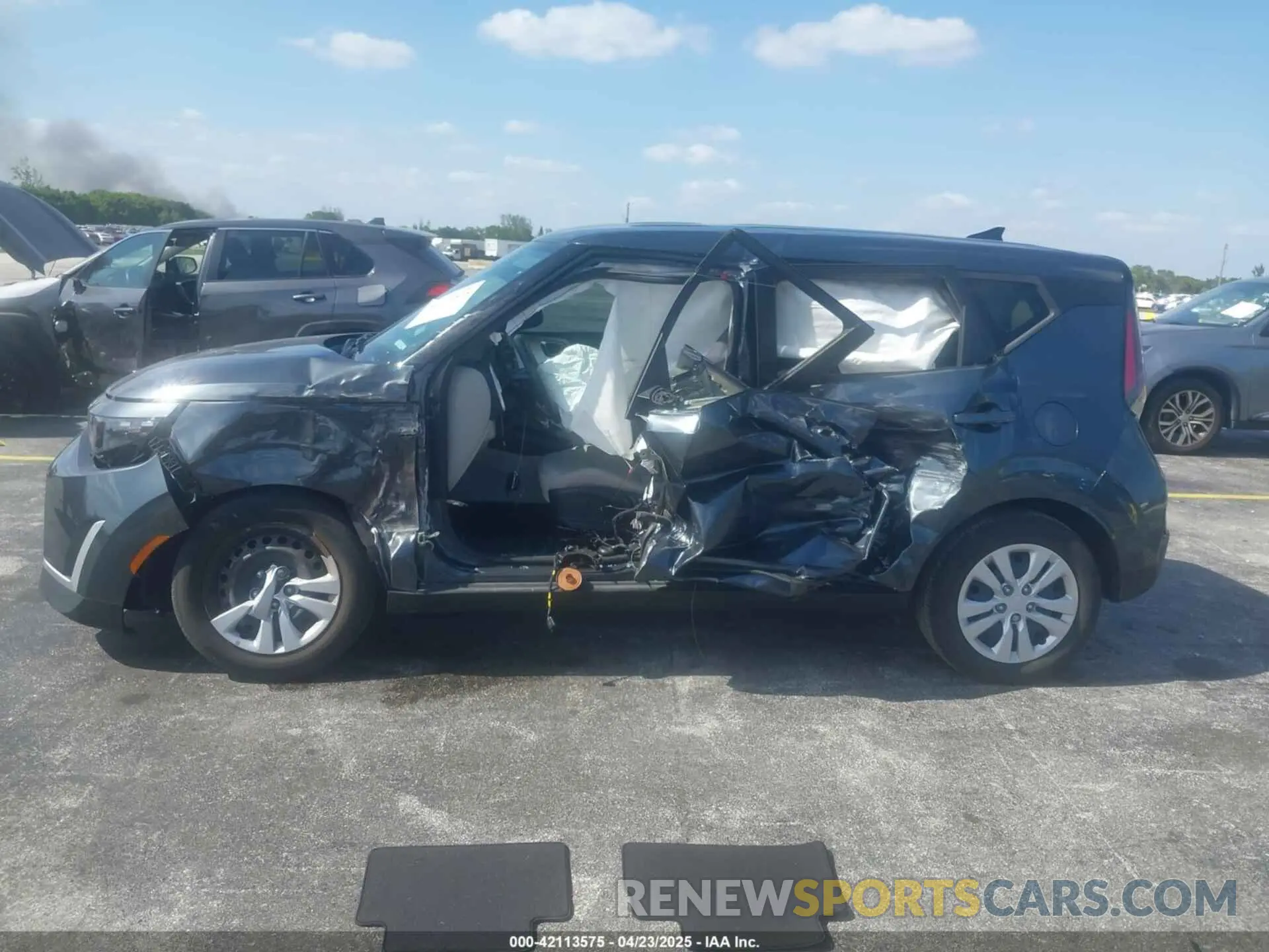 14 Photograph of a damaged car KNDJ23AU2P7197658 KIA SOUL 2023
