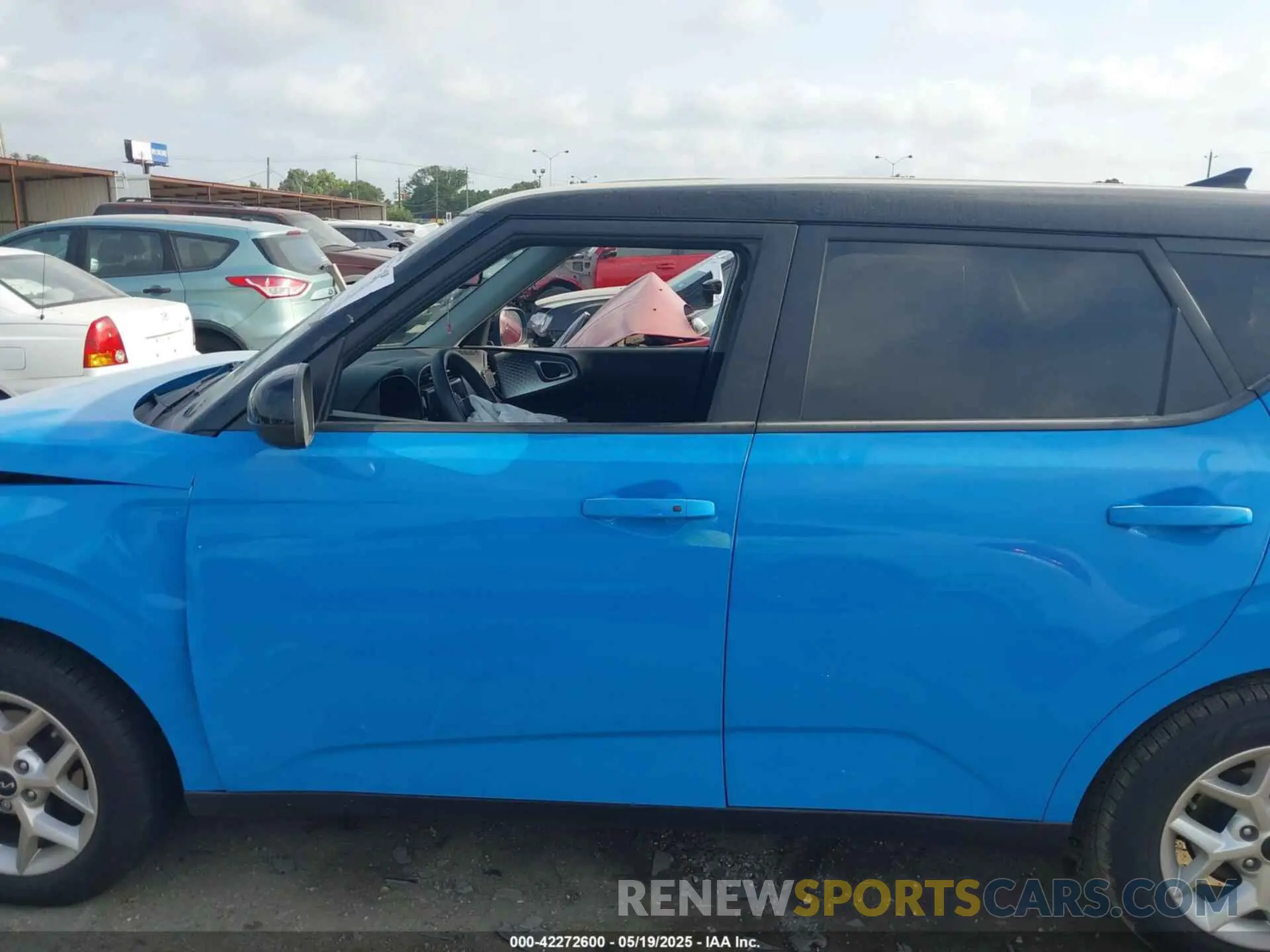 13 Photograph of a damaged car KNDJ23AU2P7202289 KIA SOUL 2023
