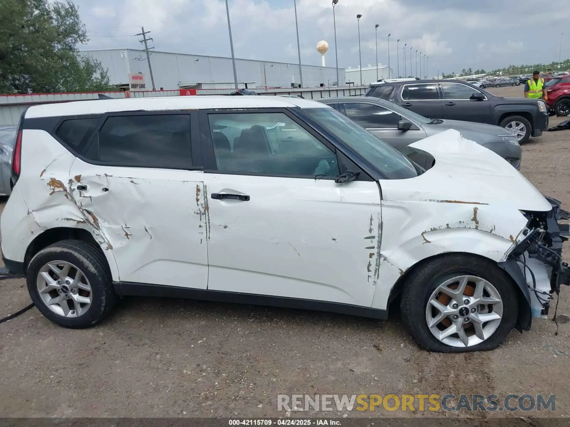 14 Photograph of a damaged car KNDJ23AU2P7851980 KIA SOUL 2023