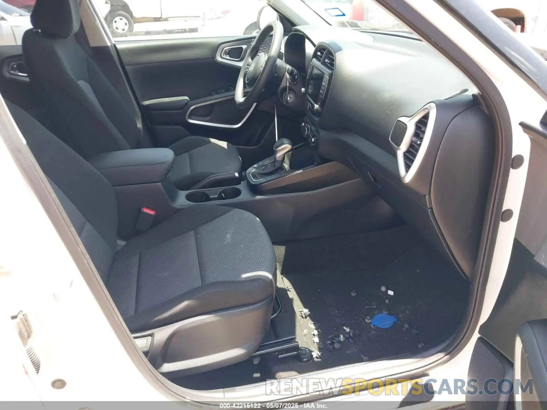 5 Photograph of a damaged car KNDJ23AU4P7200883 KIA SOUL 2023