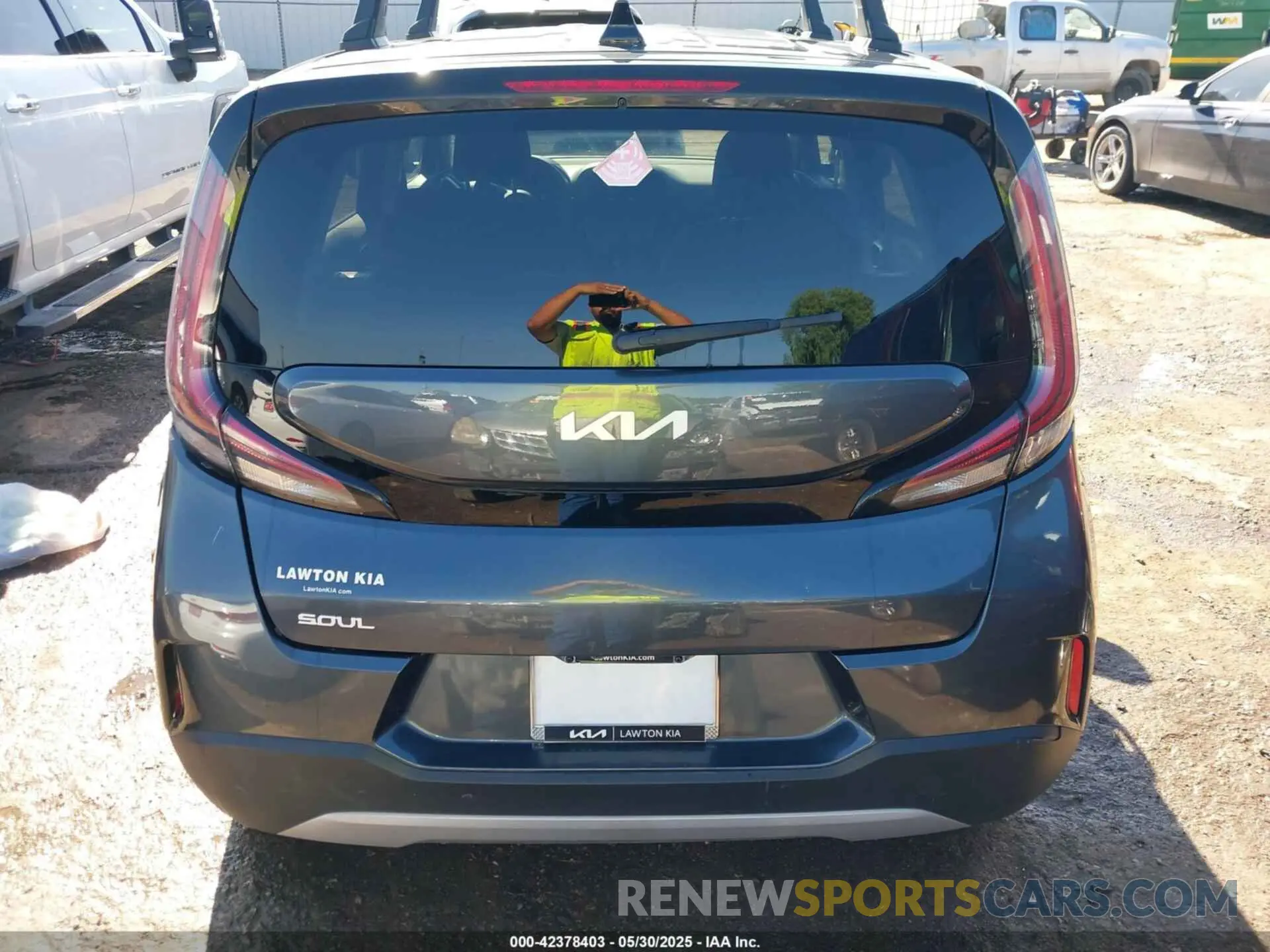 16 Photograph of a damaged car KNDJ23AU4P7212385 KIA SOUL 2023