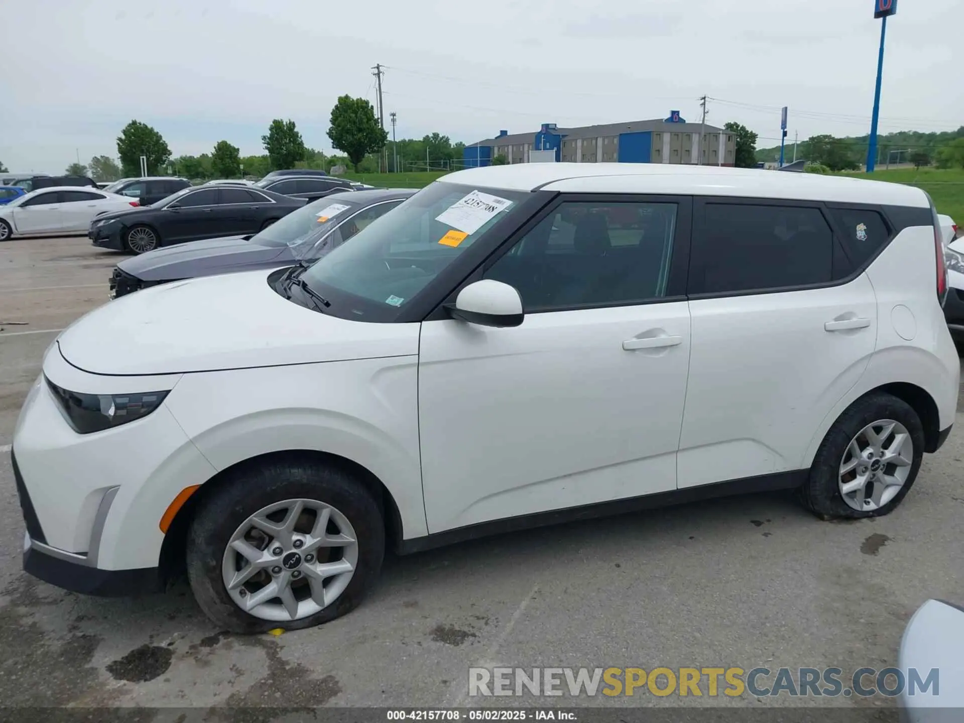 14 Photograph of a damaged car KNDJ23AU5P7880163 KIA SOUL 2023