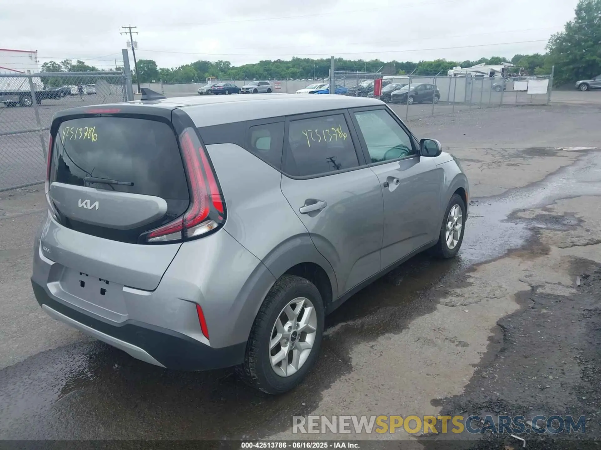 4 Photograph of a damaged car KNDJ23AU5P7881796 KIA SOUL 2023
