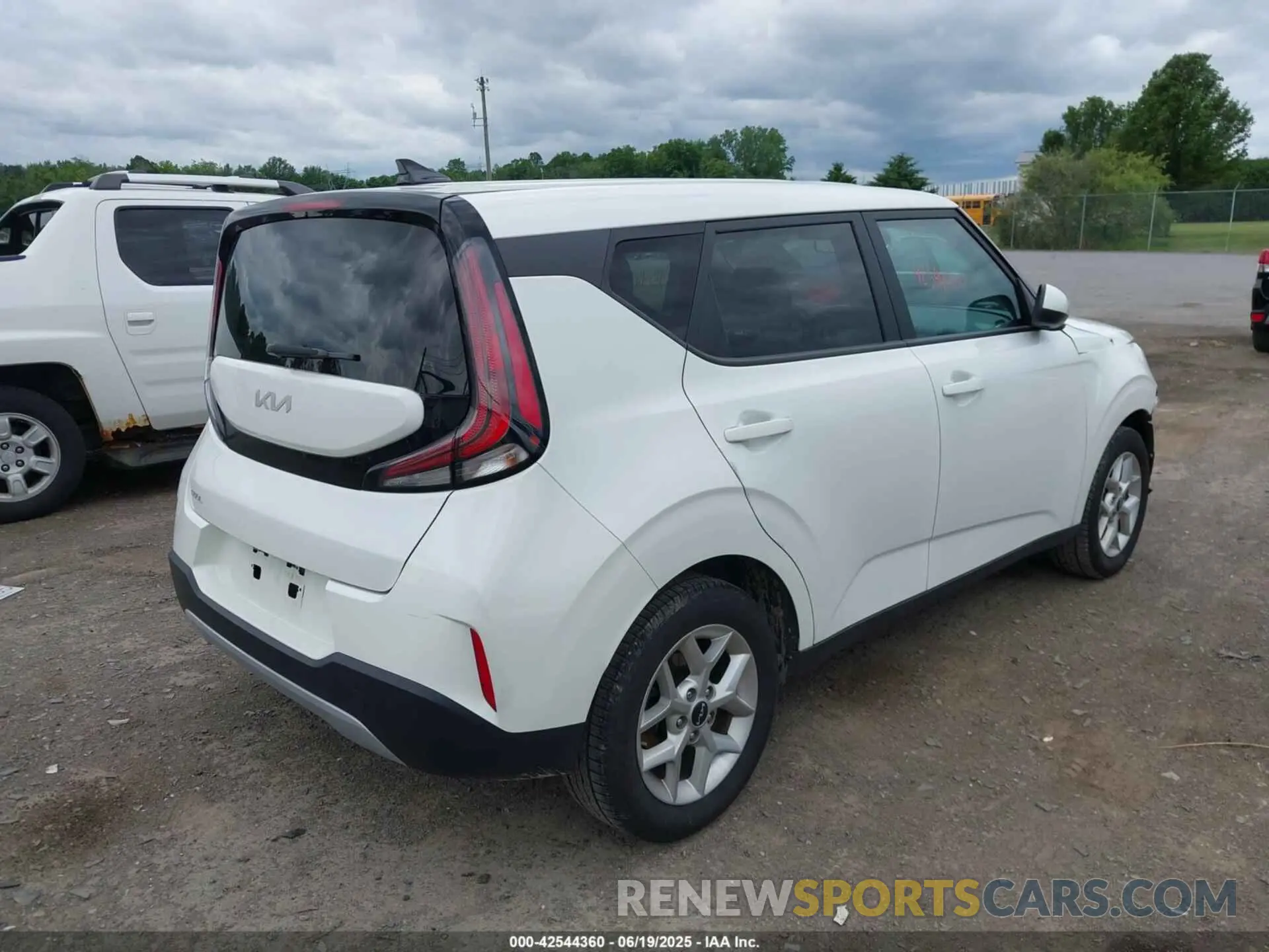 4 Photograph of a damaged car KNDJ23AU6P7212422 KIA SOUL 2023