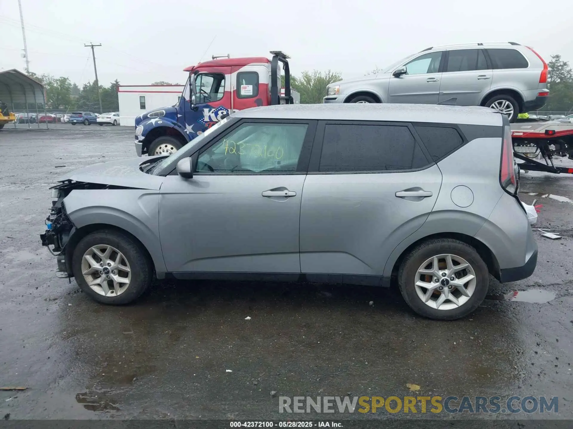 13 Photograph of a damaged car KNDJ23AU6P7850136 KIA SOUL 2023