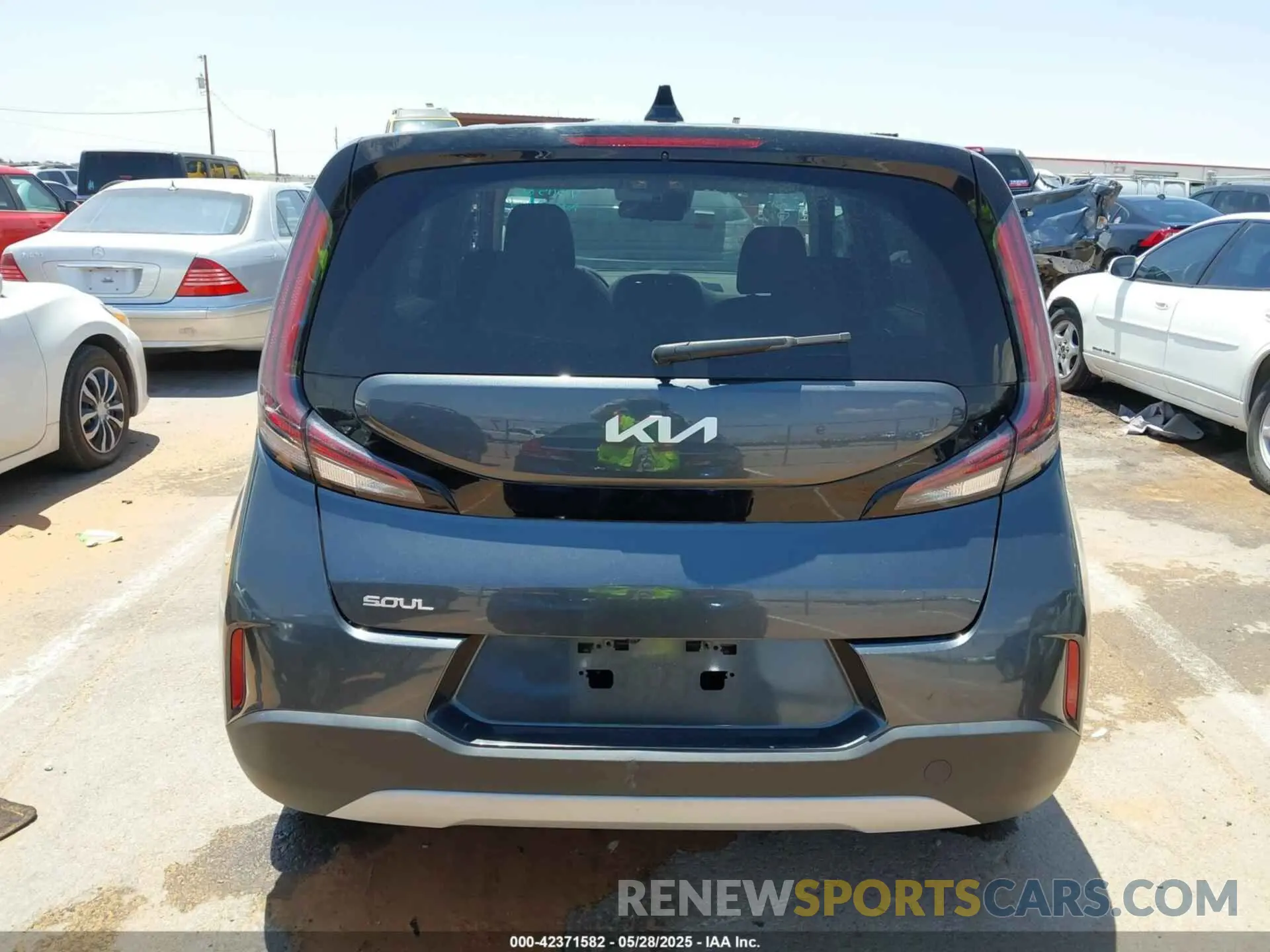 16 Photograph of a damaged car KNDJ23AU7P7882528 KIA SOUL 2023