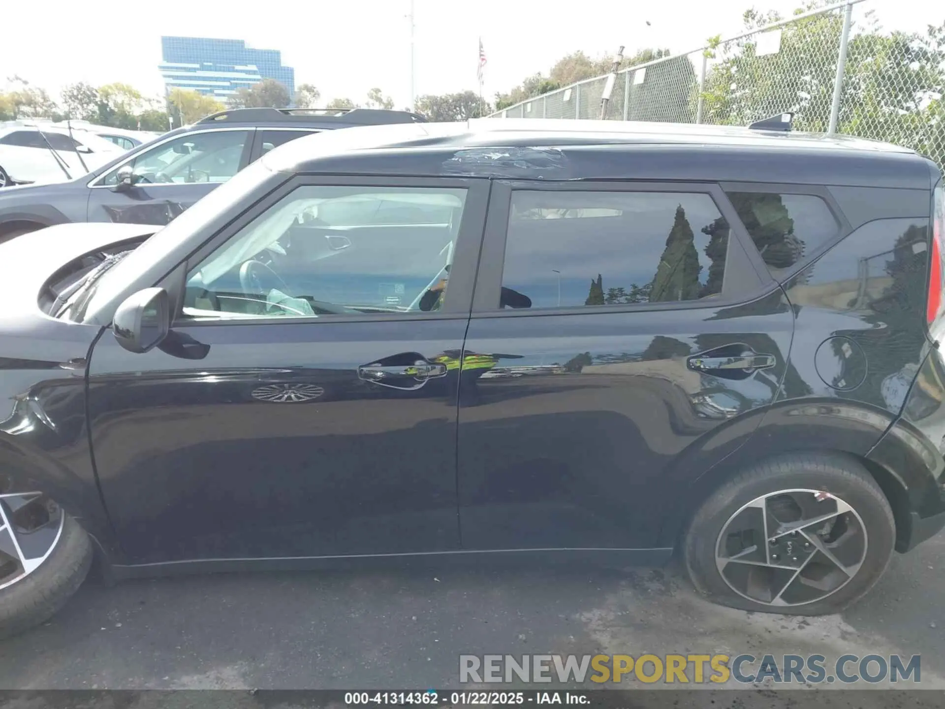 14 Photograph of a damaged car KNDJ33AU1P7856665 KIA SOUL 2023