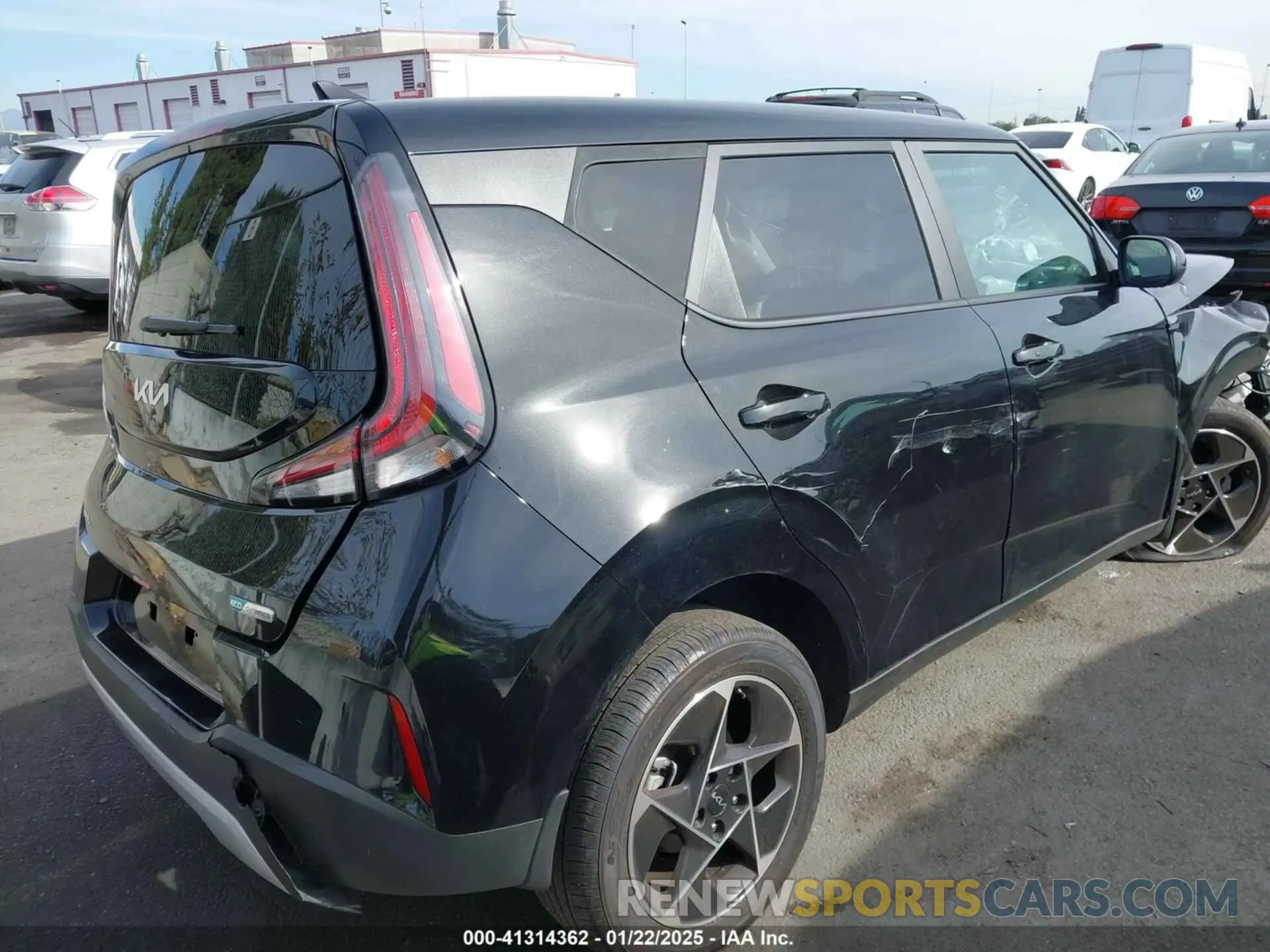 4 Photograph of a damaged car KNDJ33AU1P7856665 KIA SOUL 2023