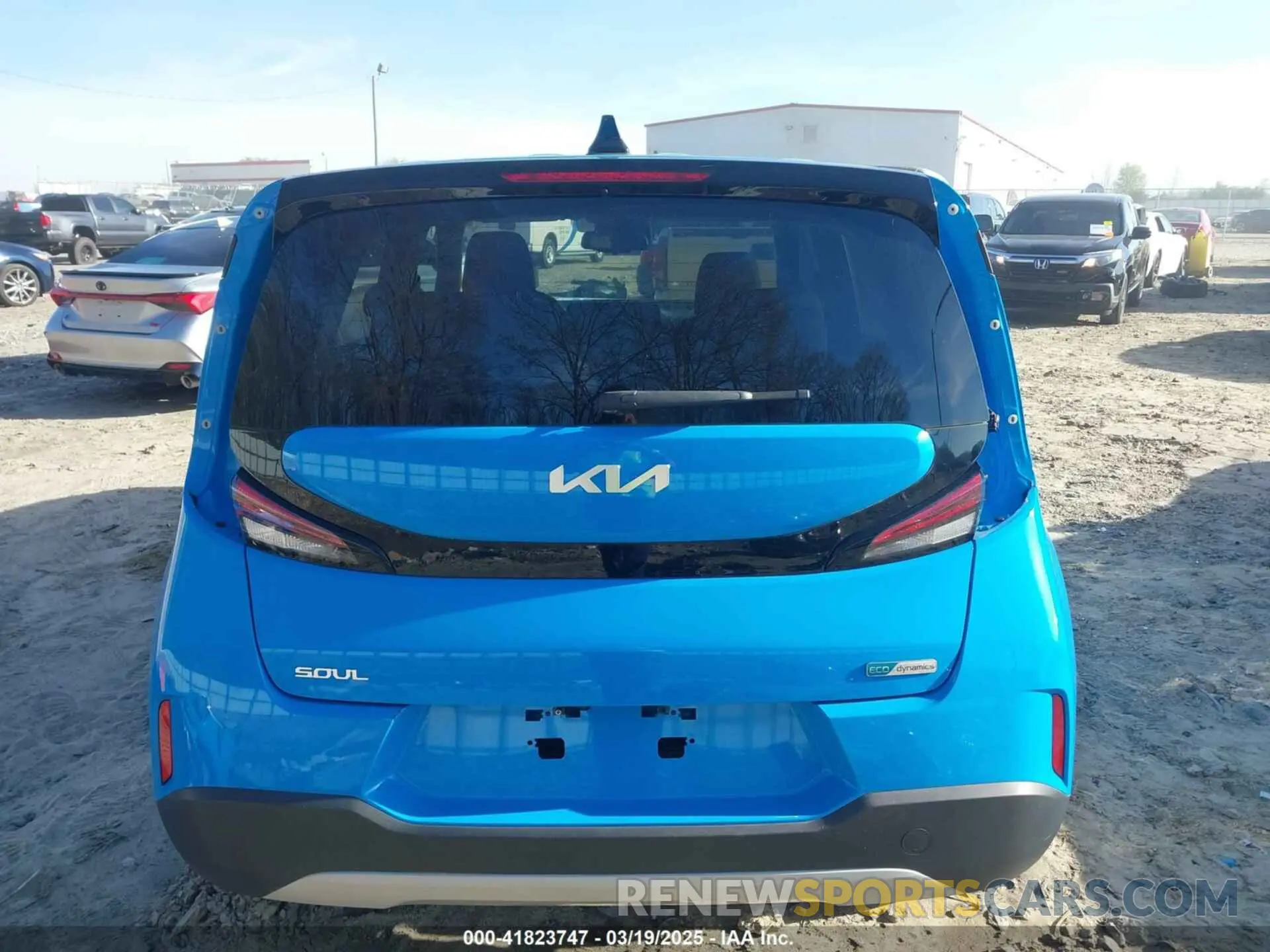 17 Photograph of a damaged car KNDJ33AU4P7190594 KIA SOUL 2023