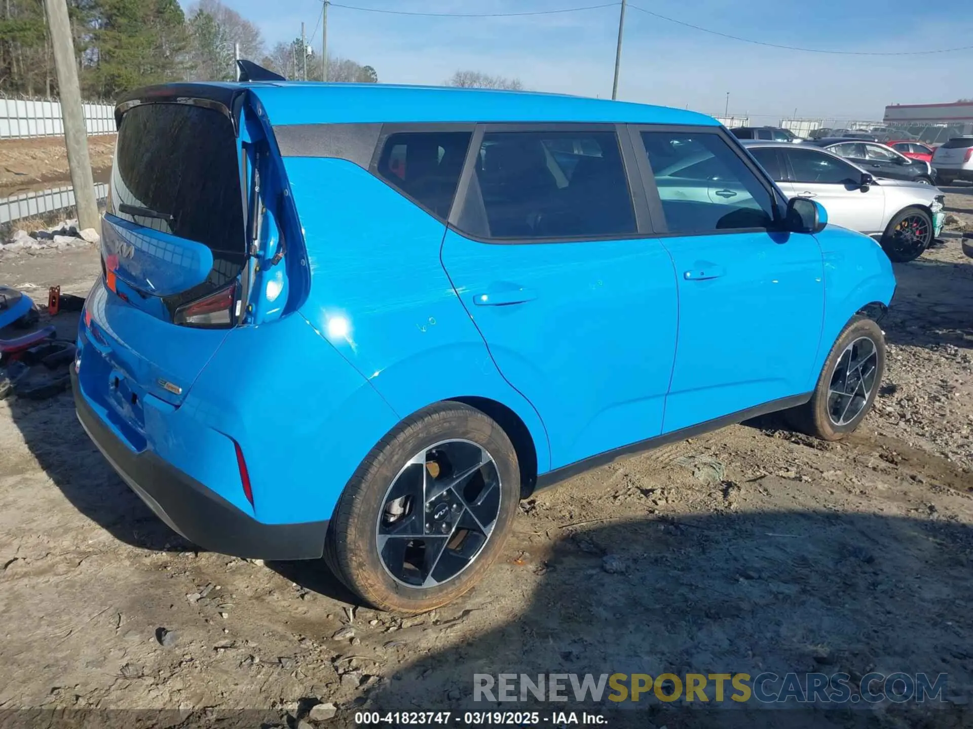 4 Photograph of a damaged car KNDJ33AU4P7190594 KIA SOUL 2023