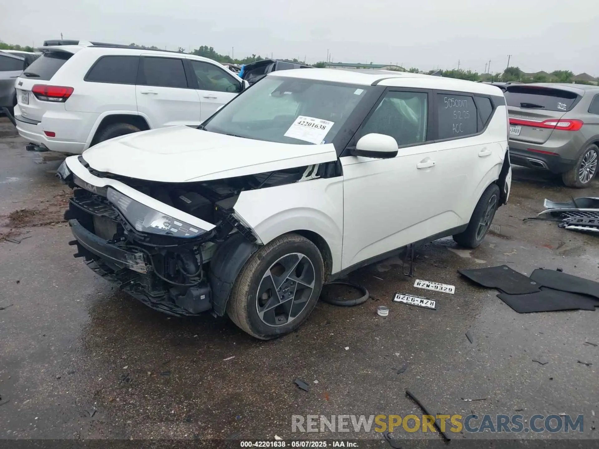 2 Photograph of a damaged car KNDJ33AU5P7838976 KIA SOUL 2023