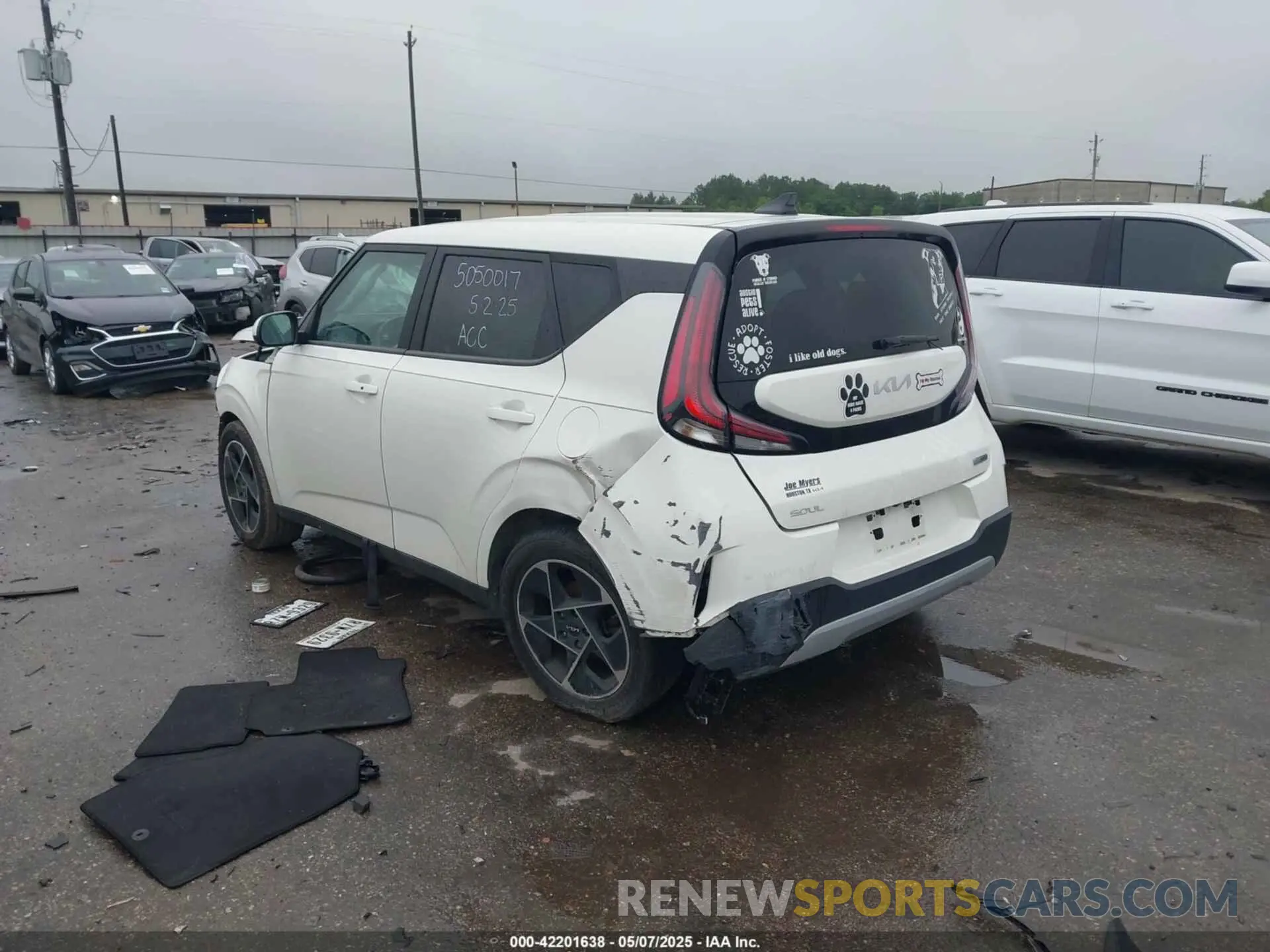 3 Photograph of a damaged car KNDJ33AU5P7838976 KIA SOUL 2023