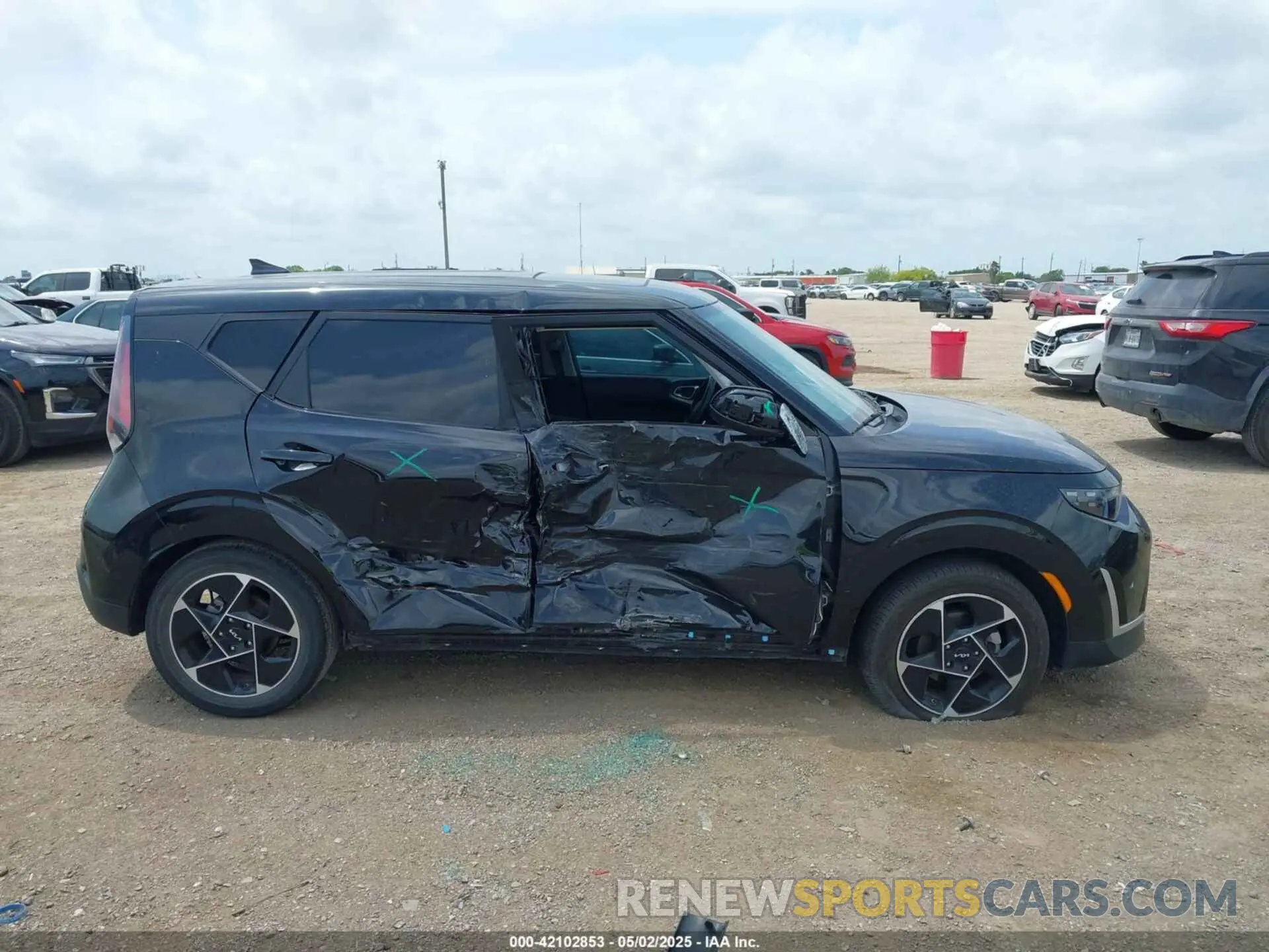 13 Photograph of a damaged car KNDJ33AU6P7869041 KIA SOUL 2023