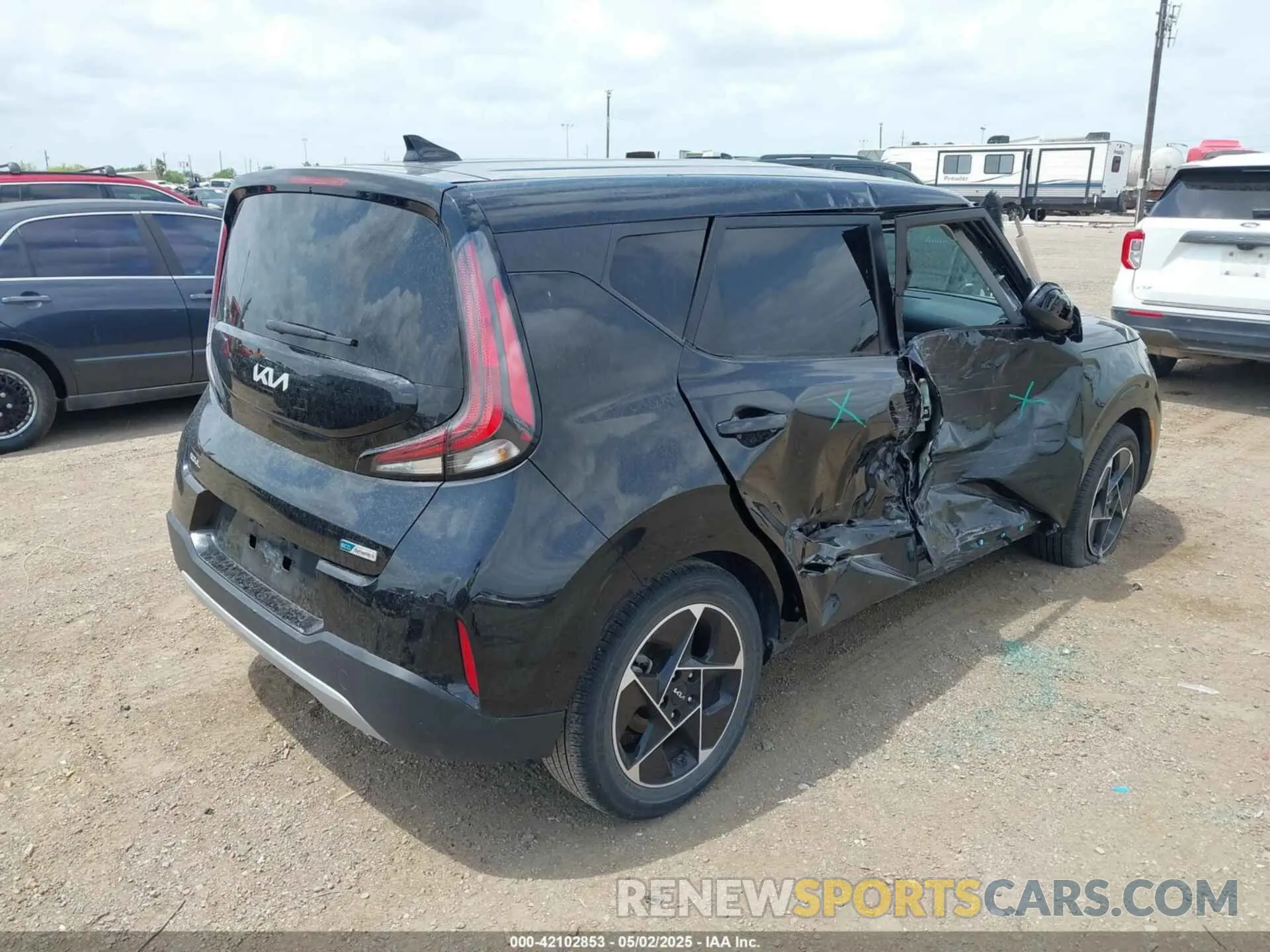 4 Photograph of a damaged car KNDJ33AU6P7869041 KIA SOUL 2023