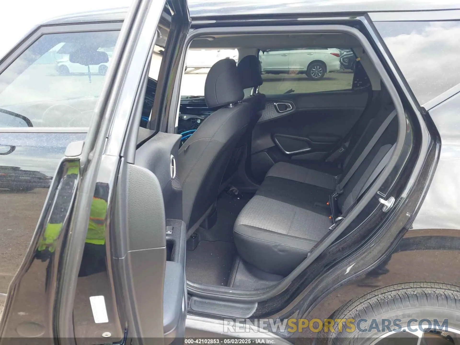 8 Photograph of a damaged car KNDJ33AU6P7869041 KIA SOUL 2023
