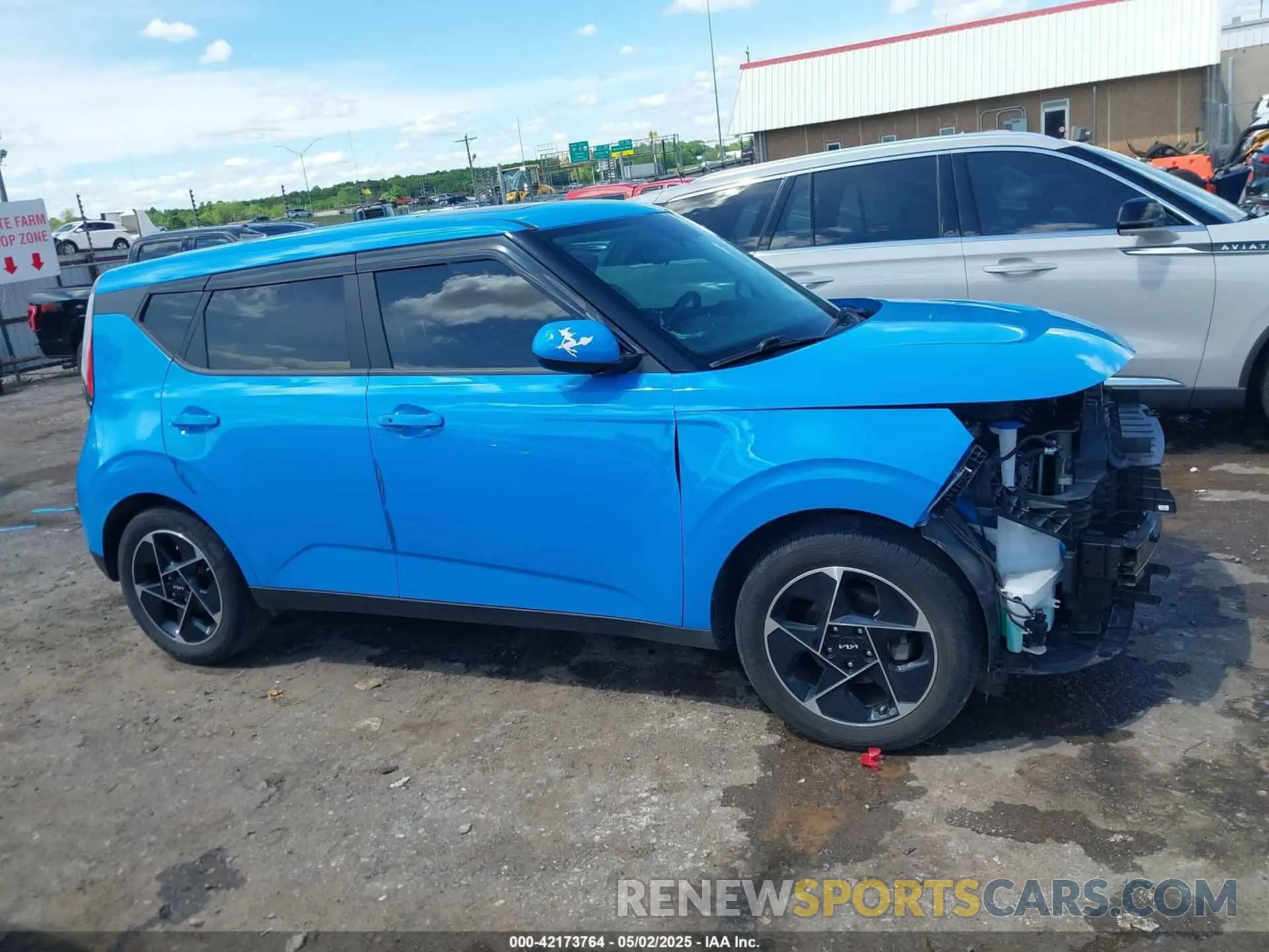 14 Photograph of a damaged car KNDJ33AU8P7210149 KIA SOUL 2023
