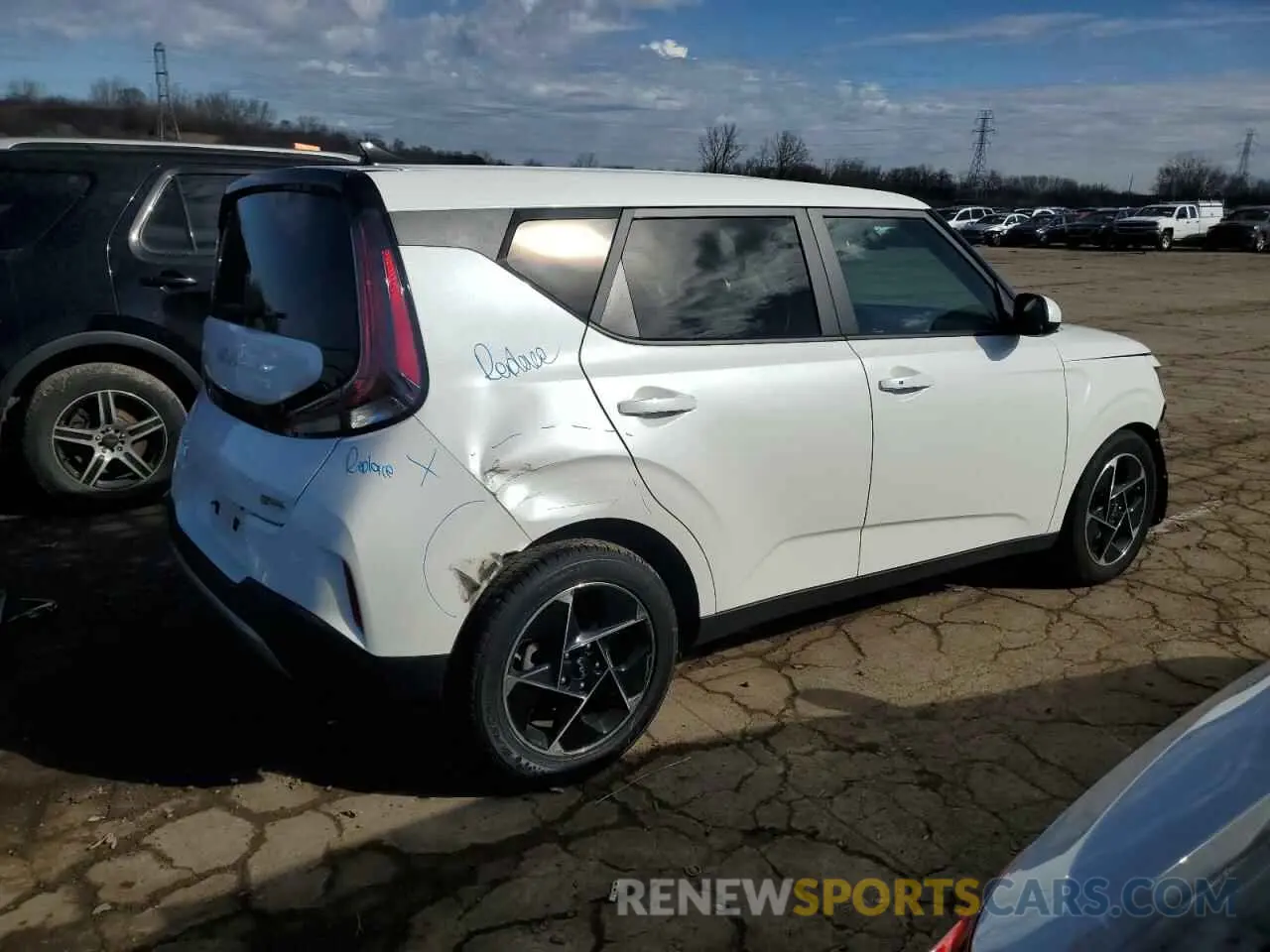 3 Photograph of a damaged car KNDJ33AU8P7857389 KIA SOUL 2023