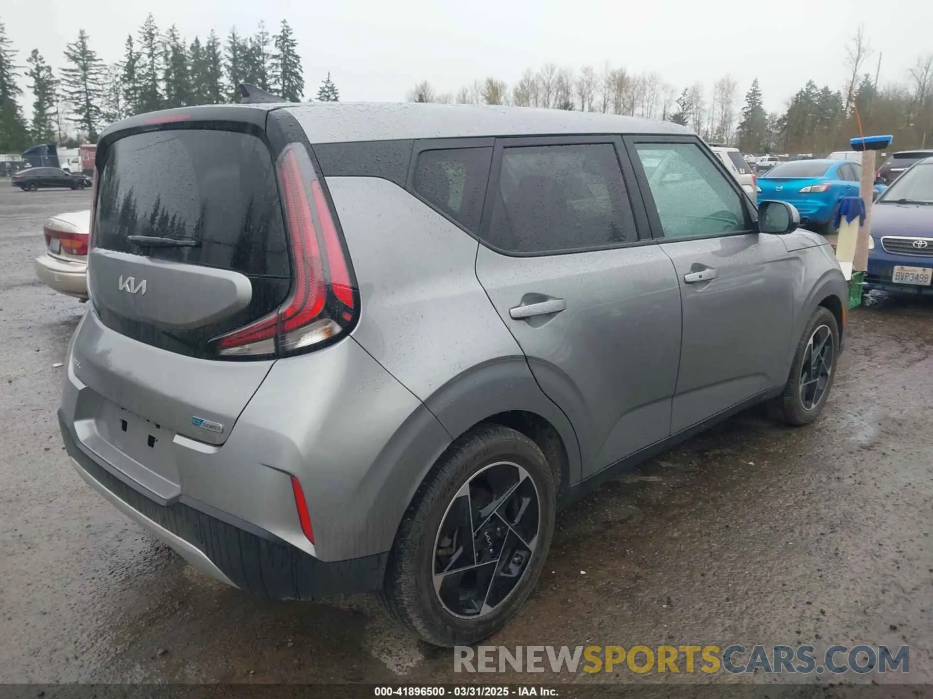 4 Photograph of a damaged car KNDJ33AU8P7896113 KIA SOUL 2023