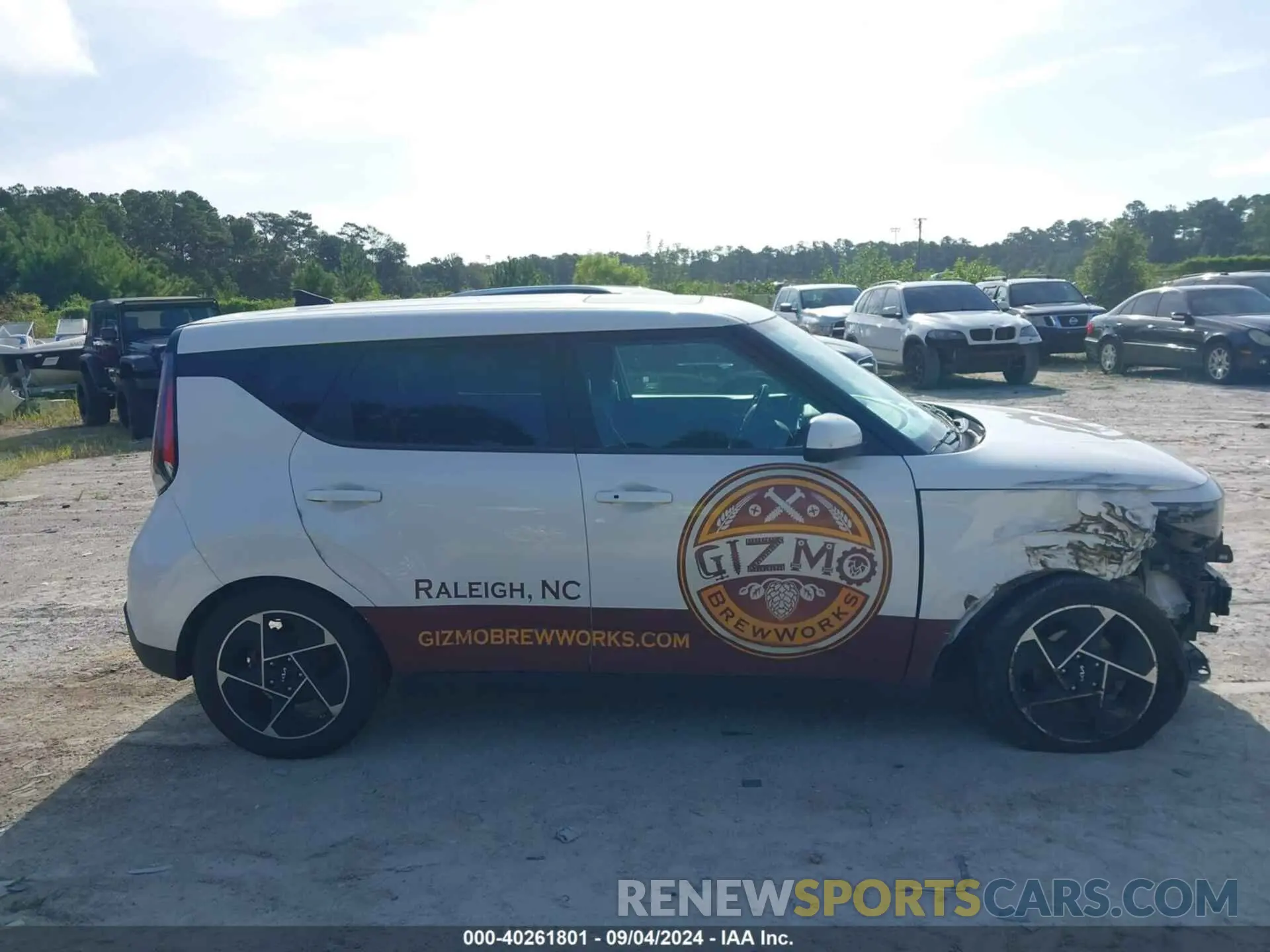 13 Photograph of a damaged car KNDJ33AU9P7838463 KIA SOUL 2023