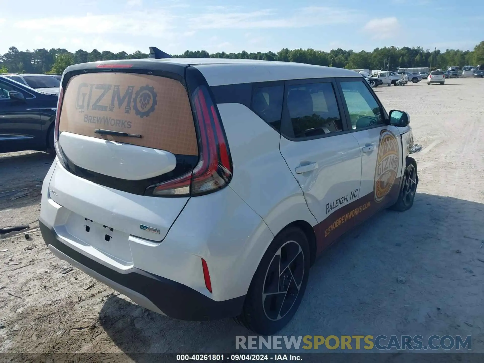 4 Photograph of a damaged car KNDJ33AU9P7838463 KIA SOUL 2023
