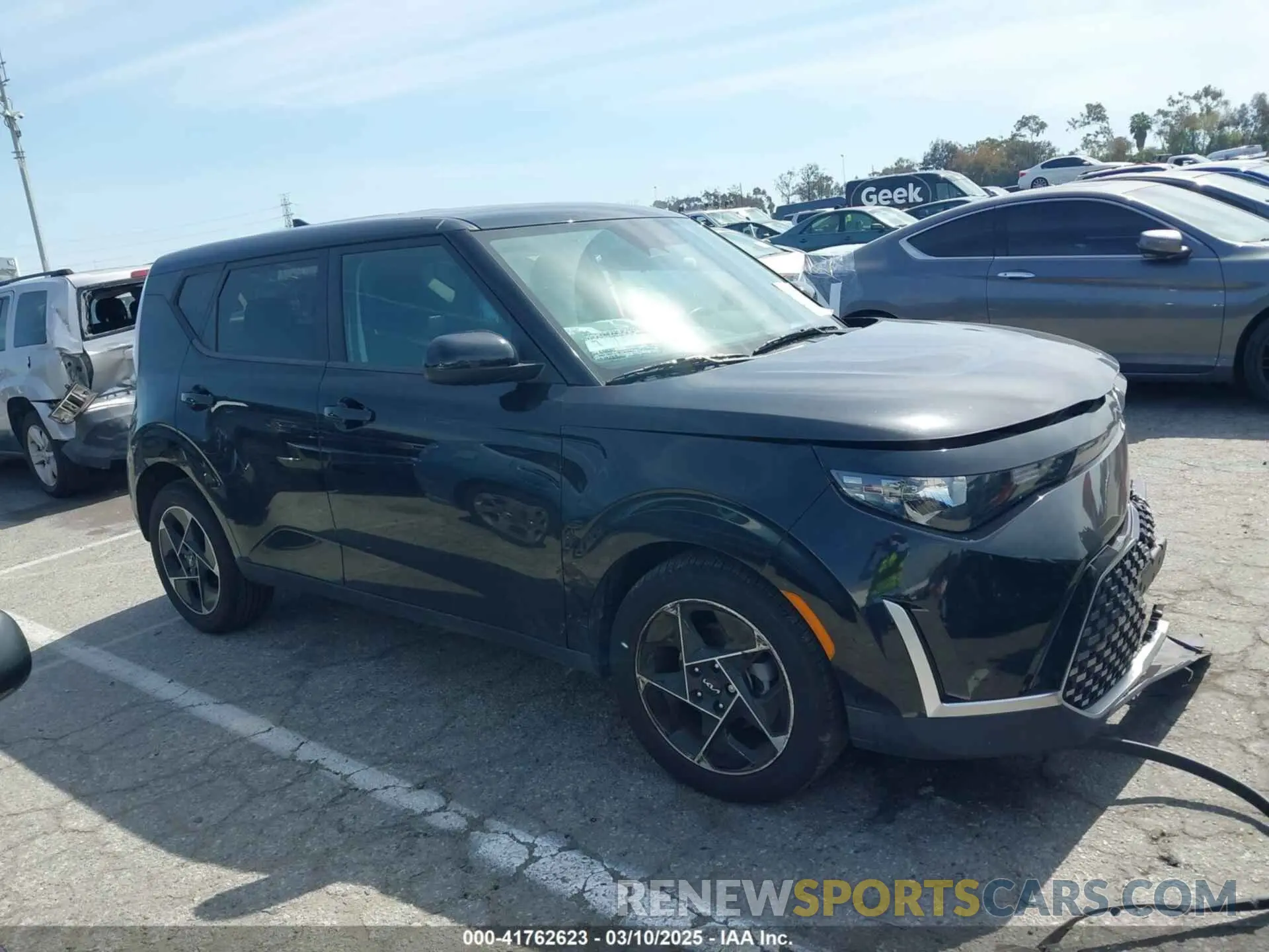 13 Photograph of a damaged car KNDJ33AU9P7881801 KIA SOUL 2023