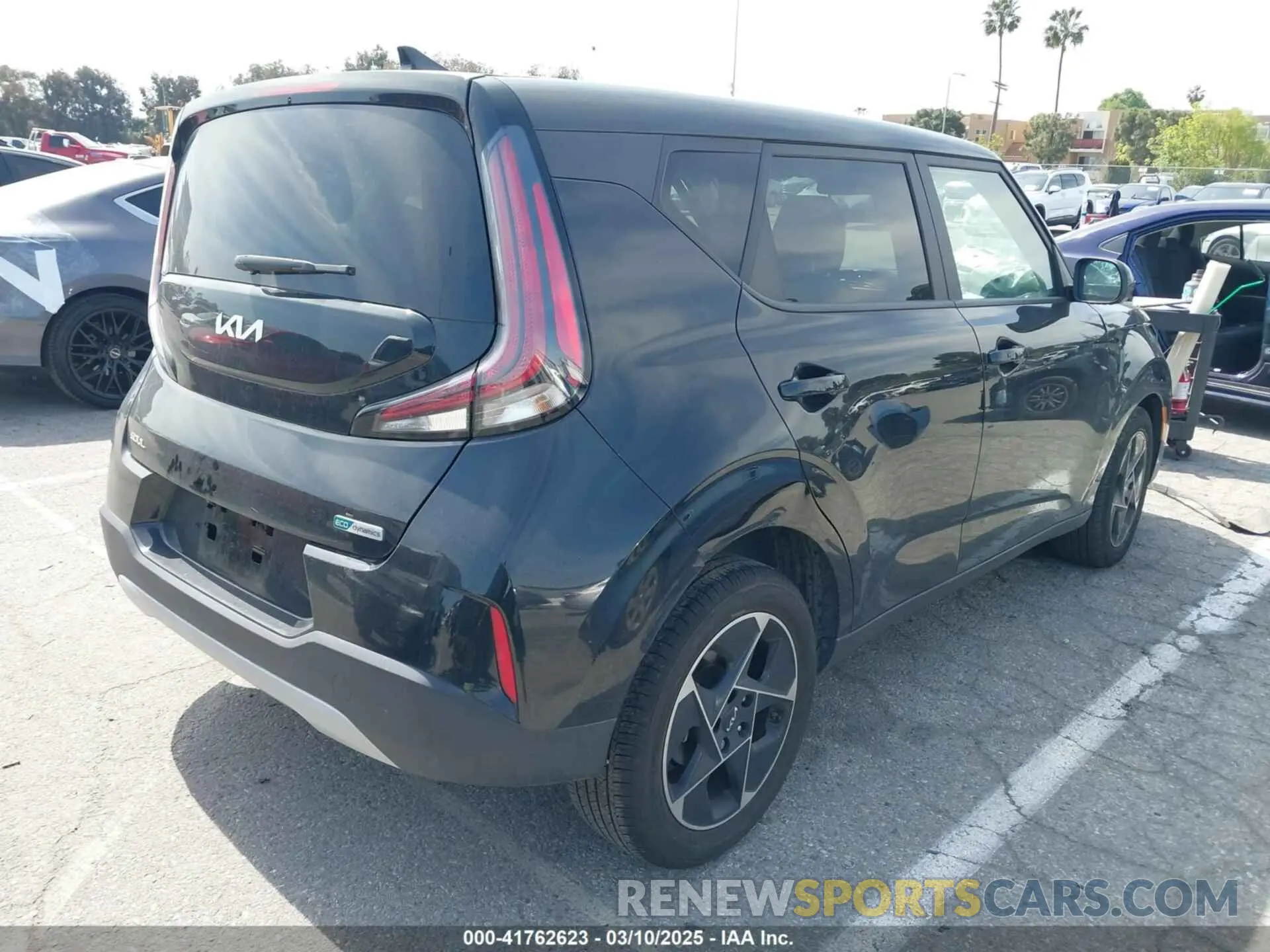 4 Photograph of a damaged car KNDJ33AU9P7881801 KIA SOUL 2023
