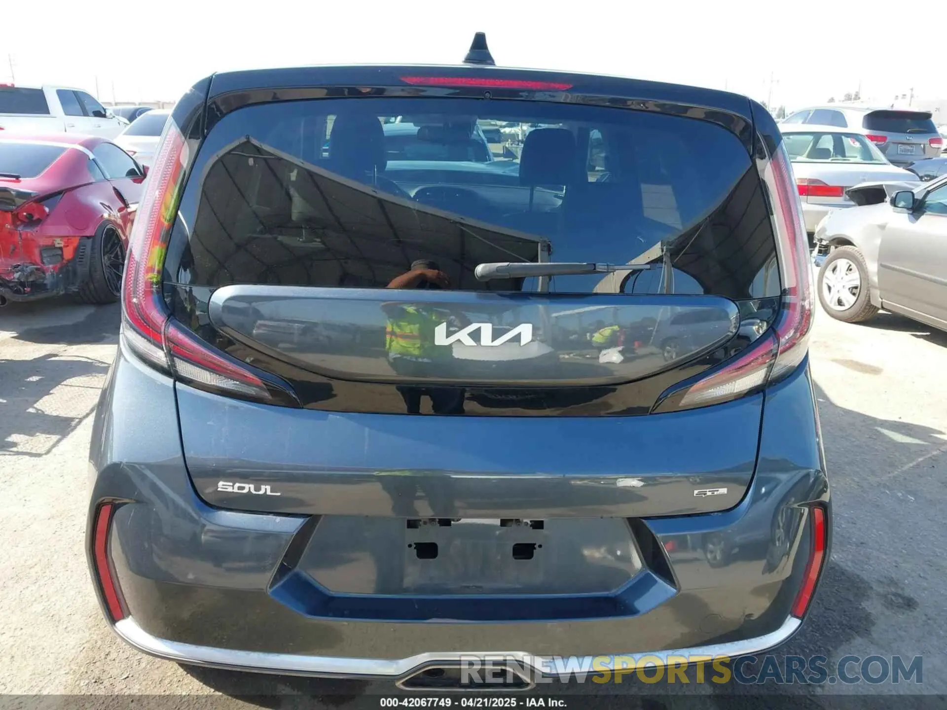 17 Photograph of a damaged car KNDJ53AU0P7195673 KIA SOUL 2023