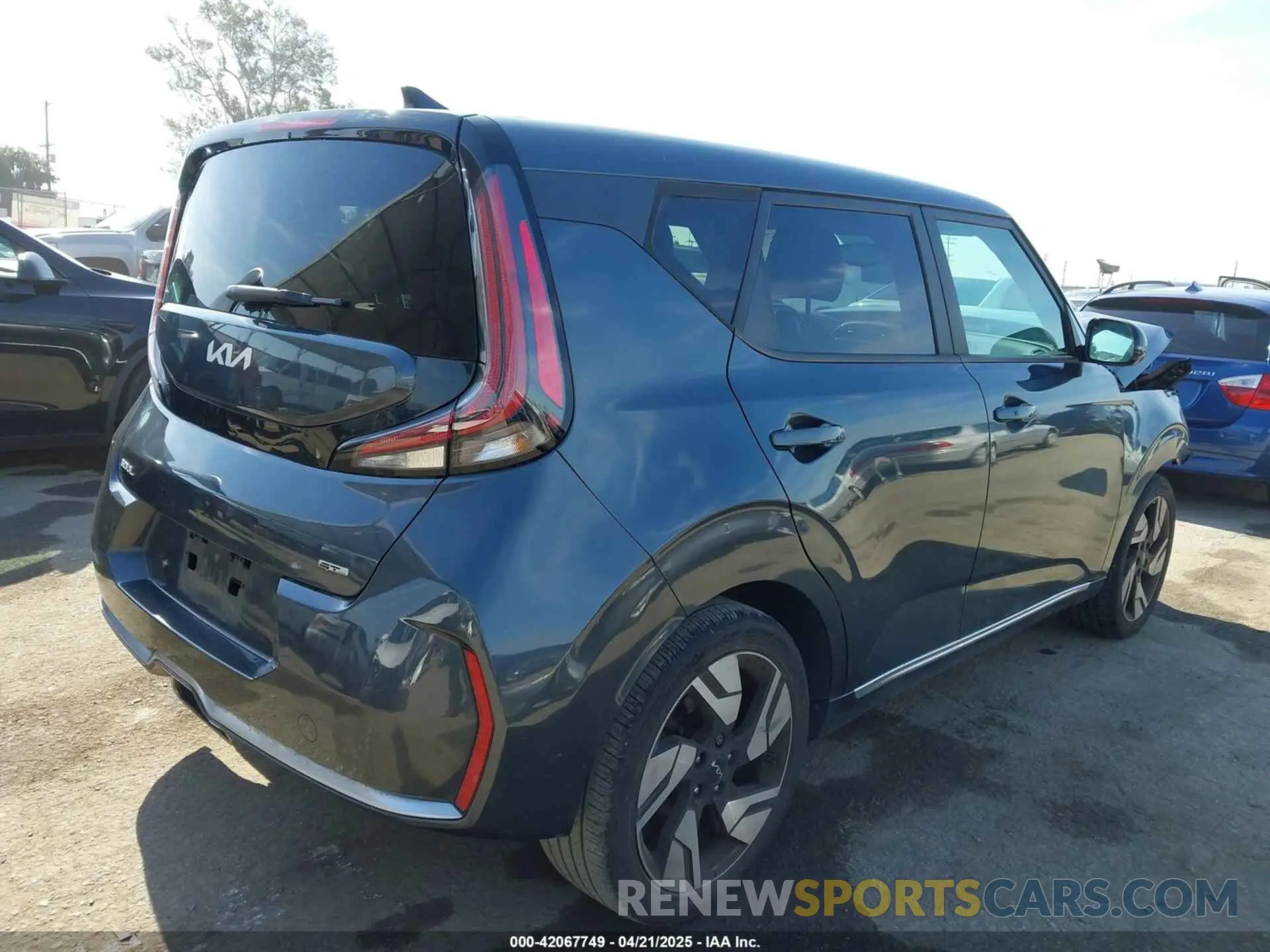 4 Photograph of a damaged car KNDJ53AU0P7195673 KIA SOUL 2023