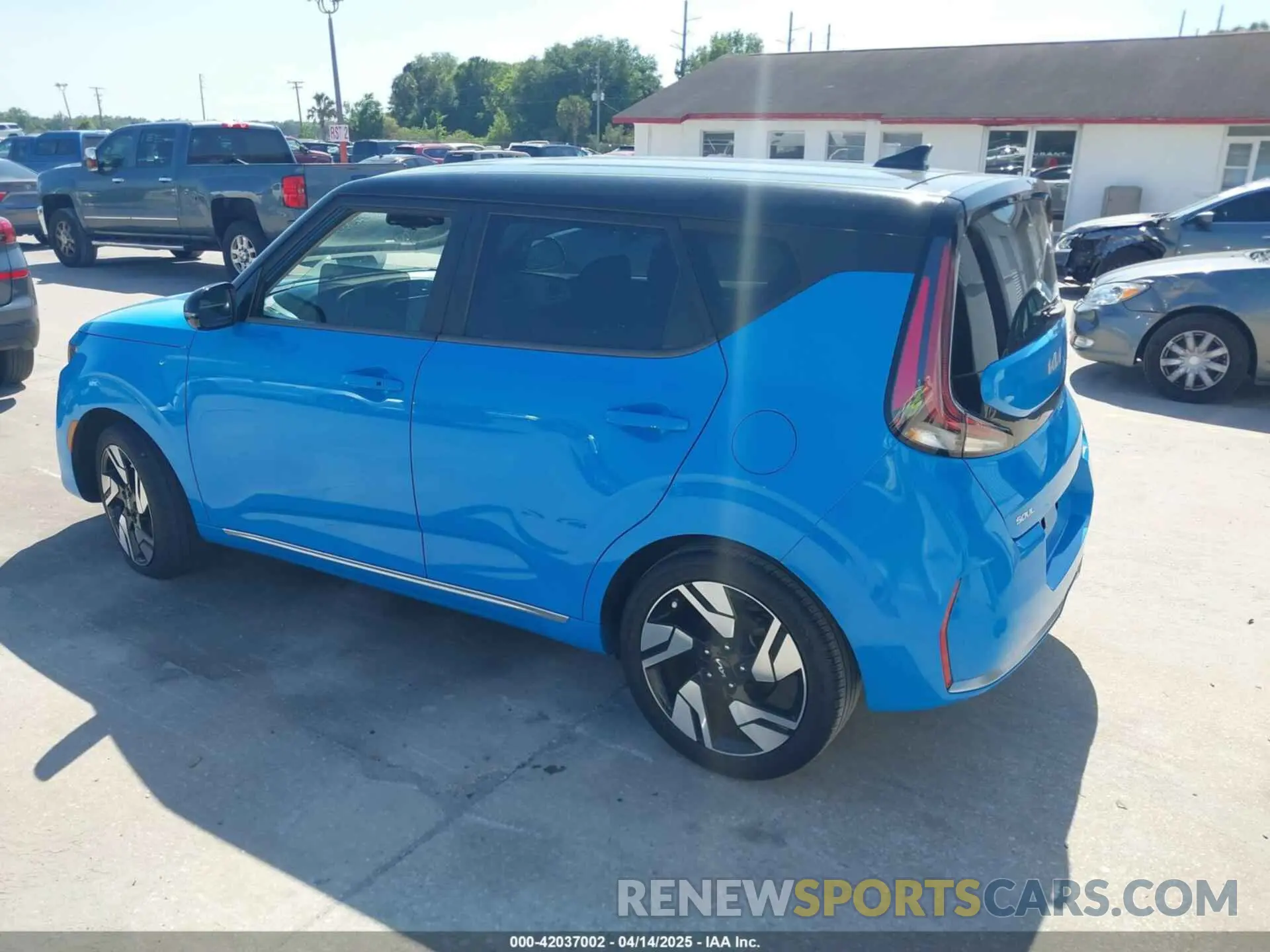 3 Photograph of a damaged car KNDJ53AU1P7193771 KIA SOUL 2023