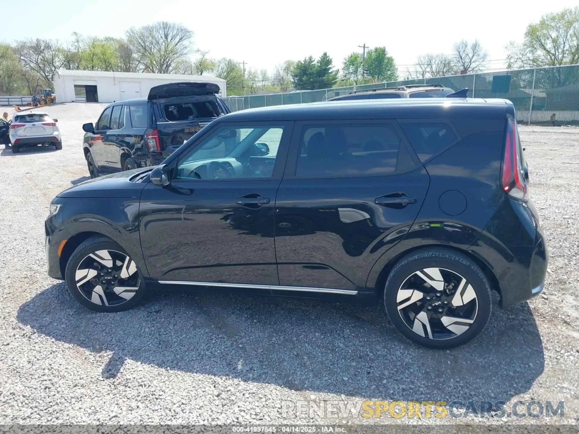 14 Photograph of a damaged car KNDJ53AU1P7881365 KIA SOUL 2023
