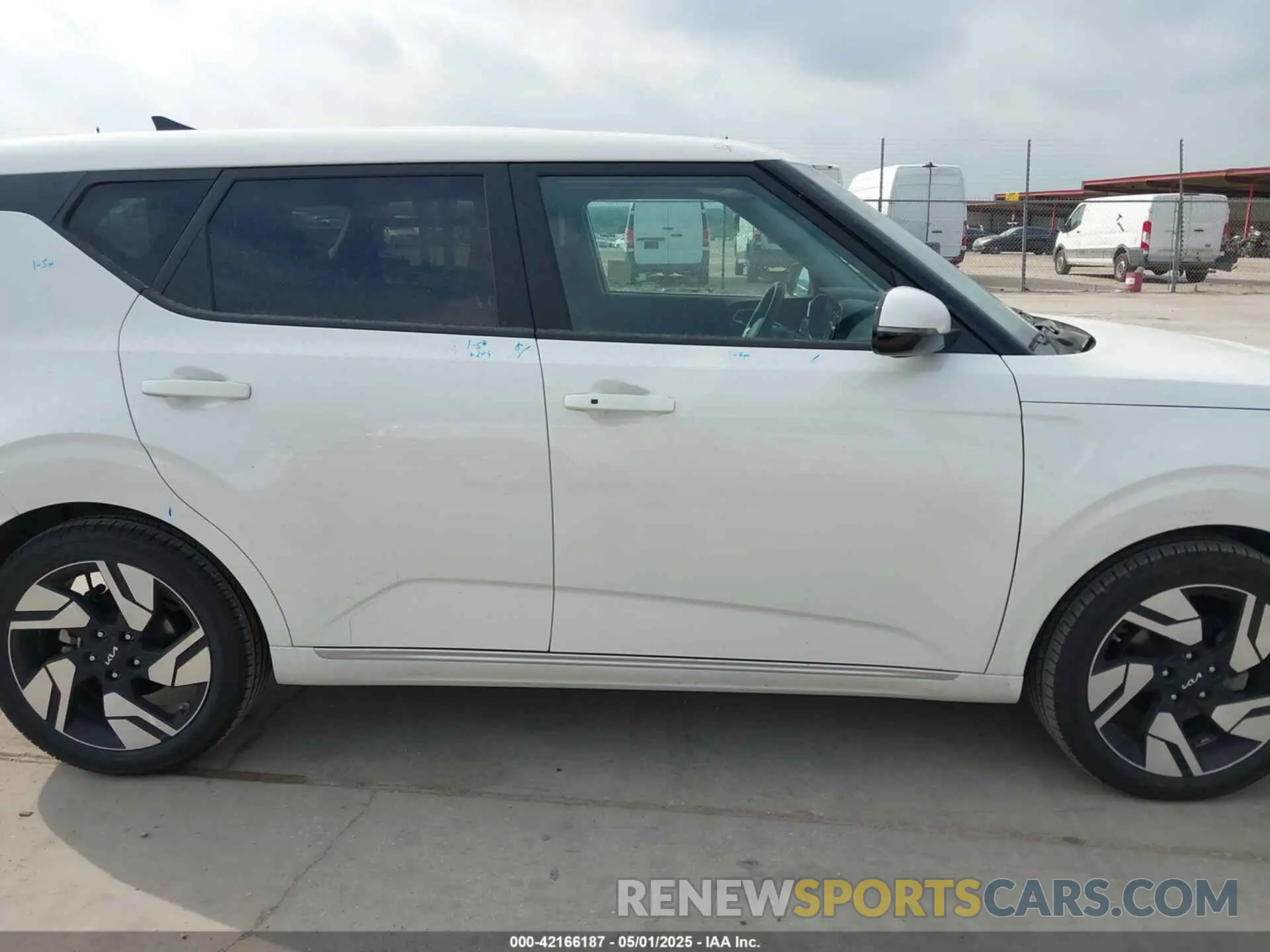 13 Photograph of a damaged car KNDJ53AU1P7885691 KIA SOUL 2023